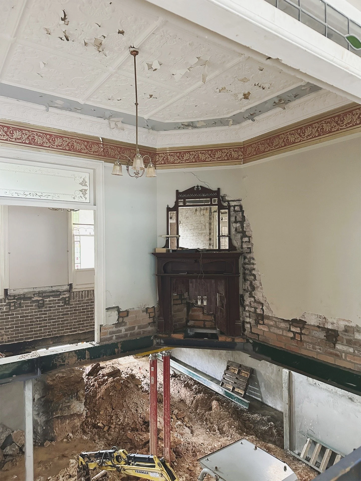 Ongoing construction at our Marmion Rd Project.

We're partway through construction on this large Federation house &mdash; works so far include excavation for a the basement and removal of selected walls and floors. Original features are being retain