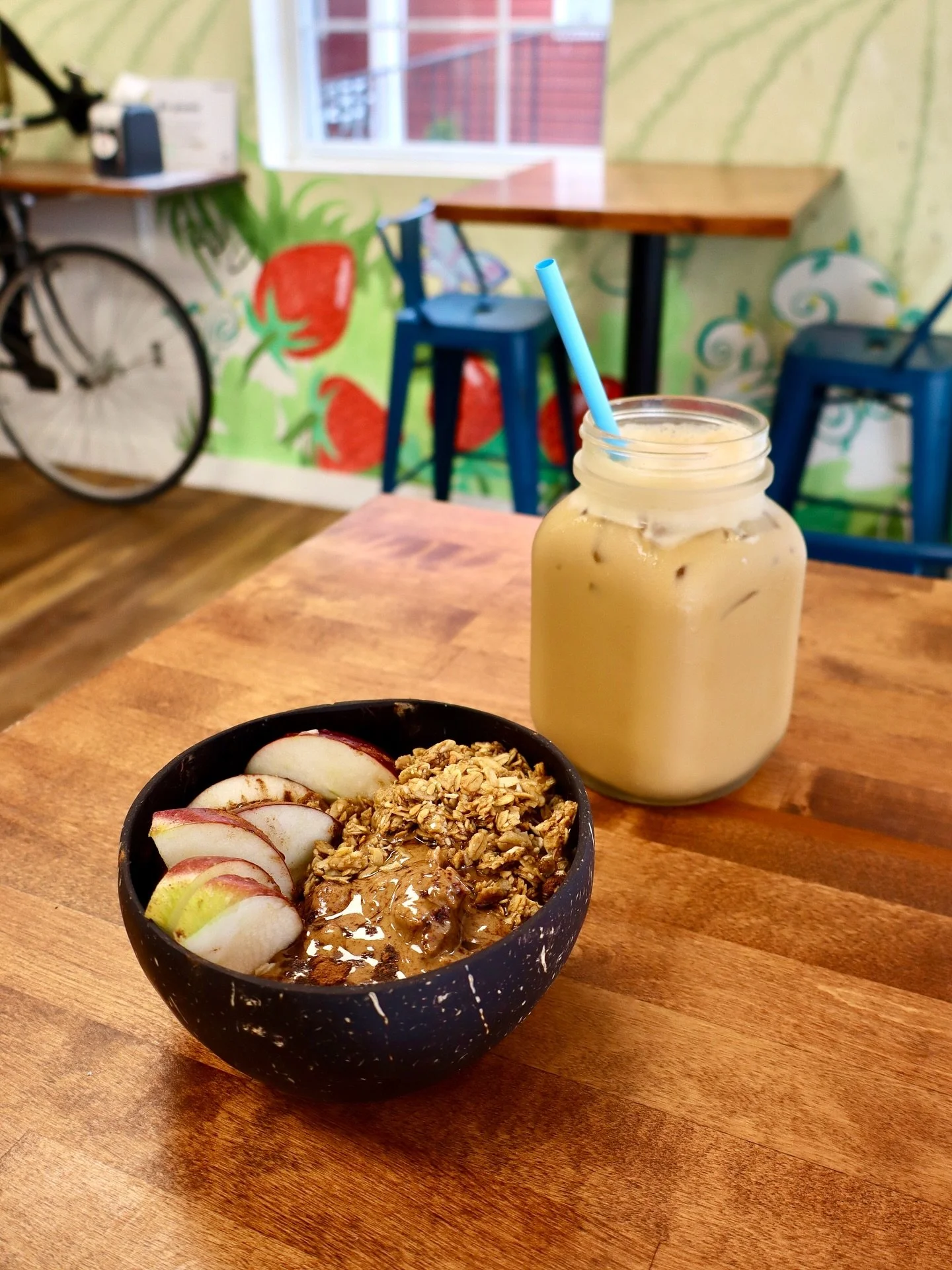 Warm oatmeal with apples, cinnamon and a whole lot of fall flavor 🍎
#ctfoodie #ctbites #connecticutrestaurants #durhamct #newhavenct #ctfood #ctfoodlovers