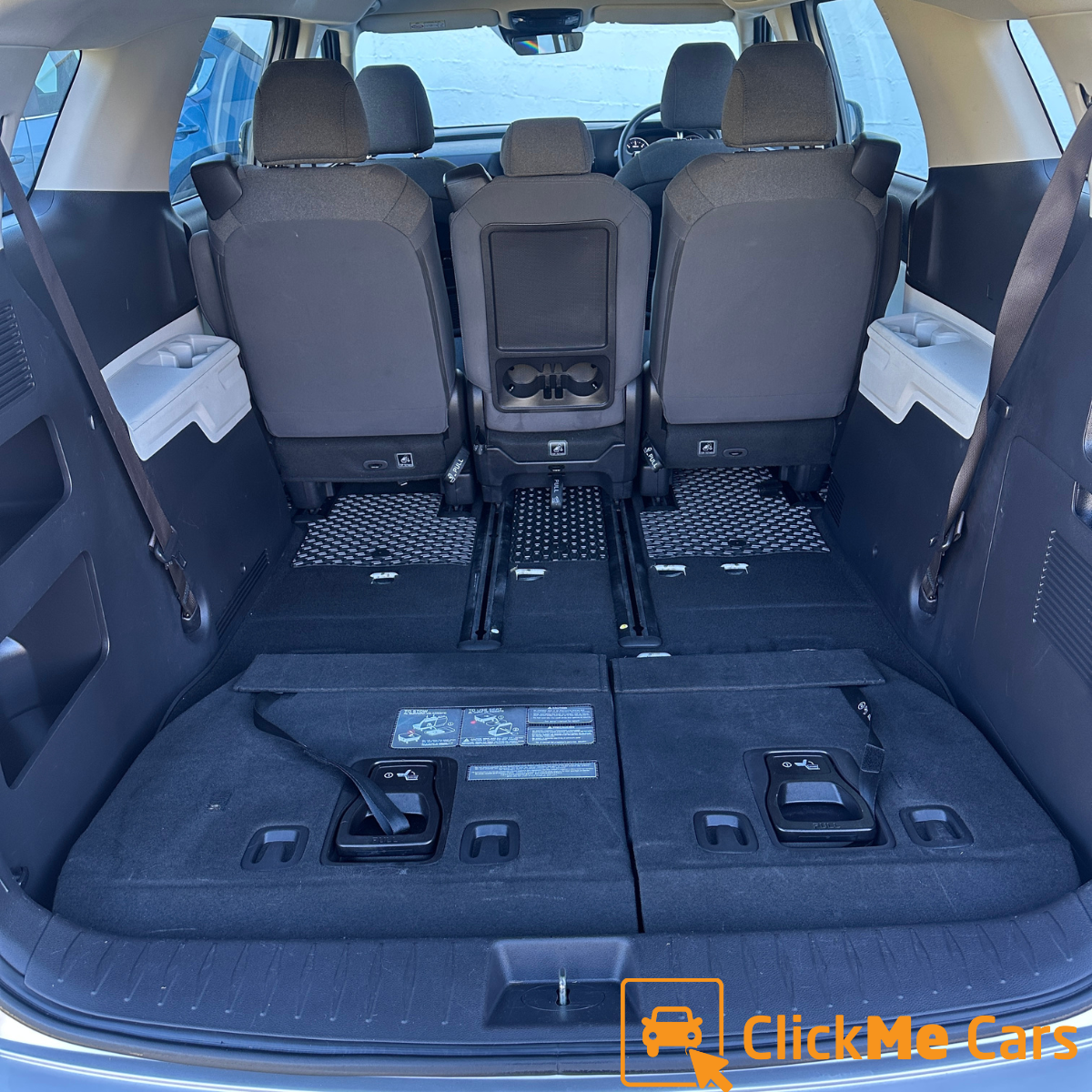 Interior 3.png