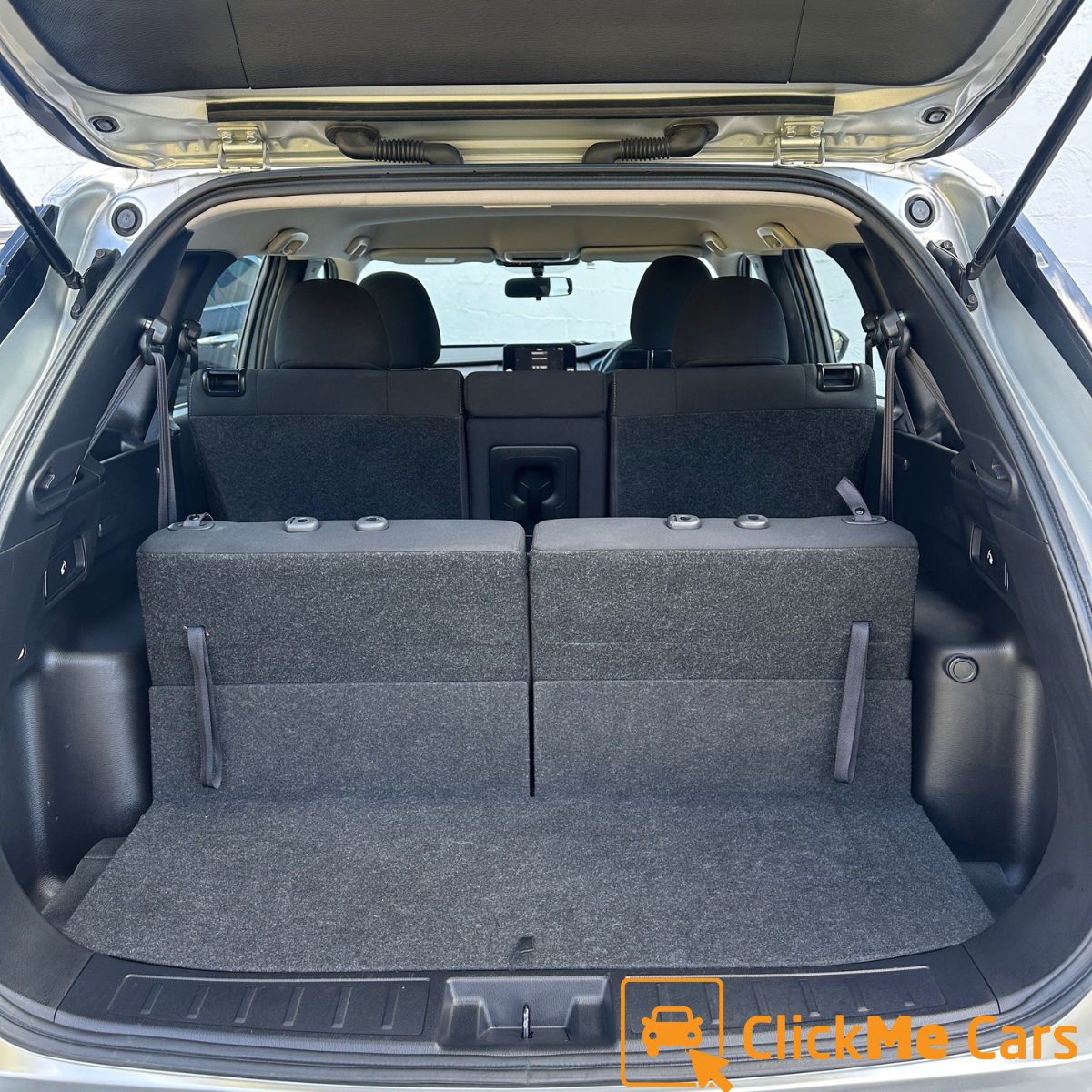 Interior 4.png