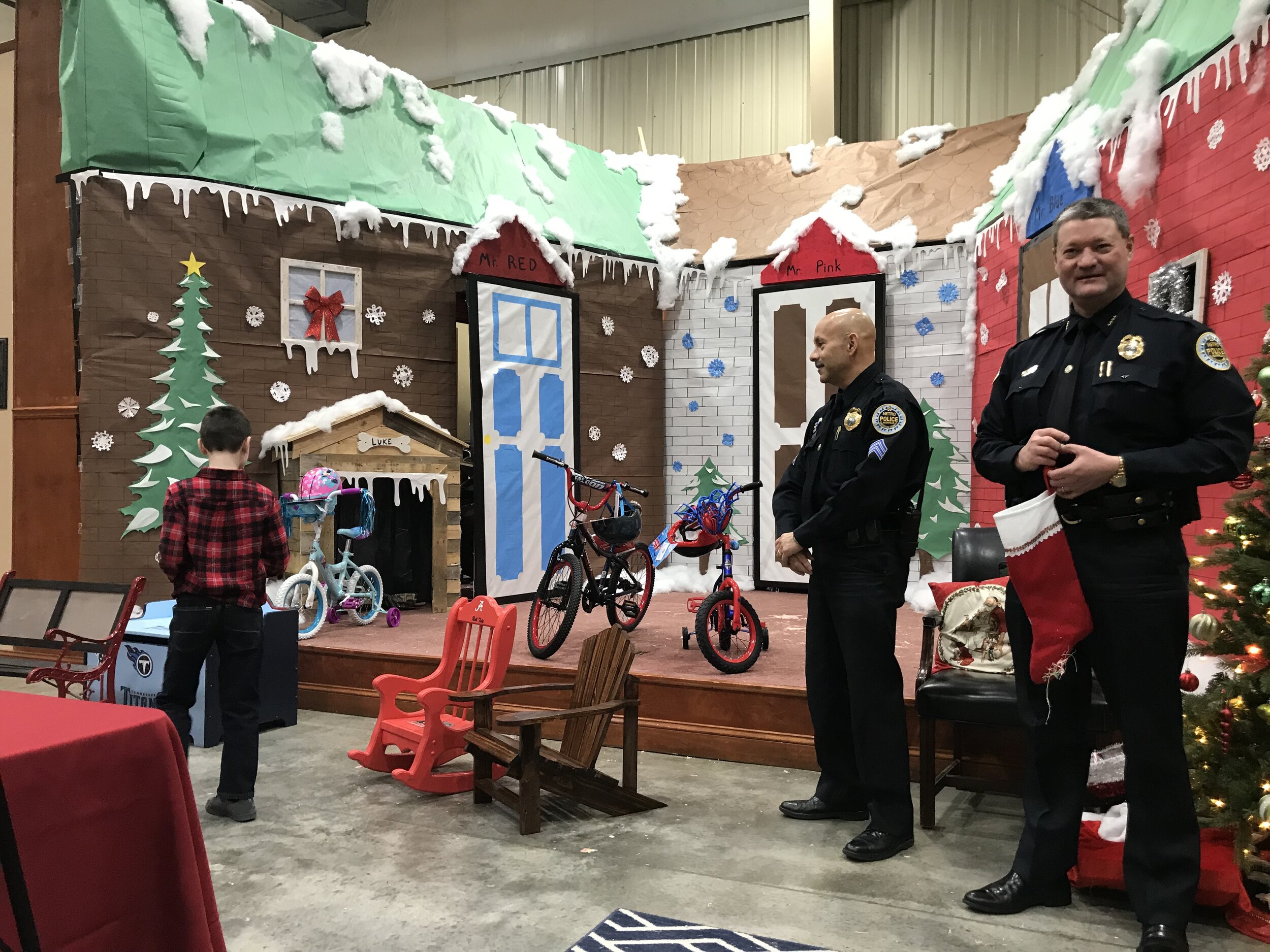 Partnership with MNPD for Christmas with resident children.jpg