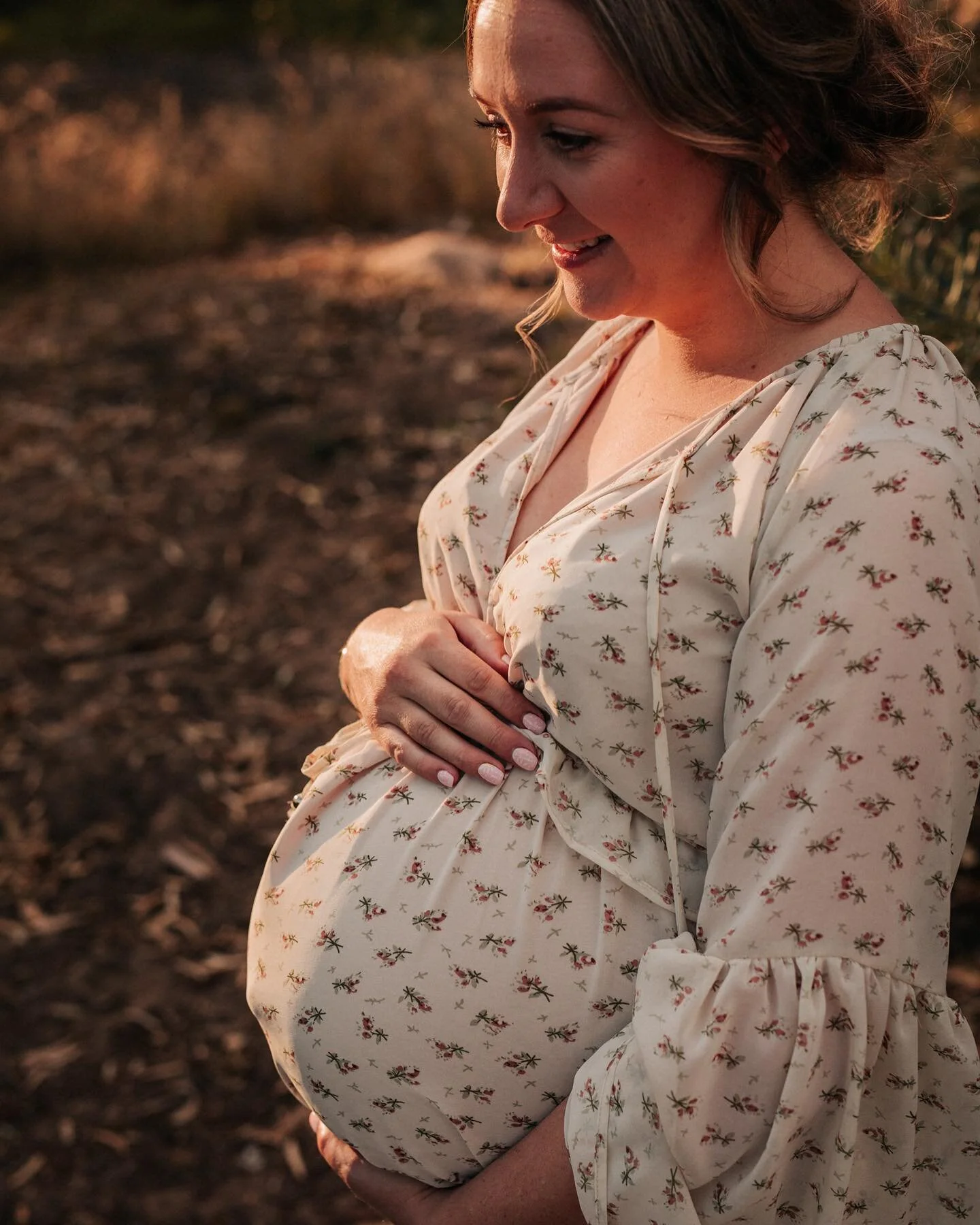 Not long to go now ✨ 

I love maternity sessions. It&rsquo;s such a crazy short time of life. Growing a human and carrying inside you is a surreal feeling. 

I want know in the comments, did you get maternity pictures done? And if you didn&rsquo;t, w