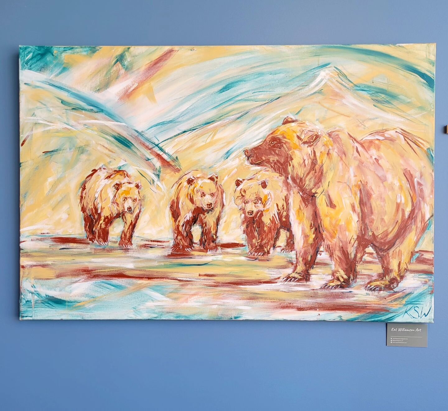 🔴 Very happy that this family have officially found their forever home at @mountainsportclinic ! 

#wildlifeartist #wildlifeart #nelsonartist #kootenayartist #kootenayart #bearpainting #grizzlybearpainting