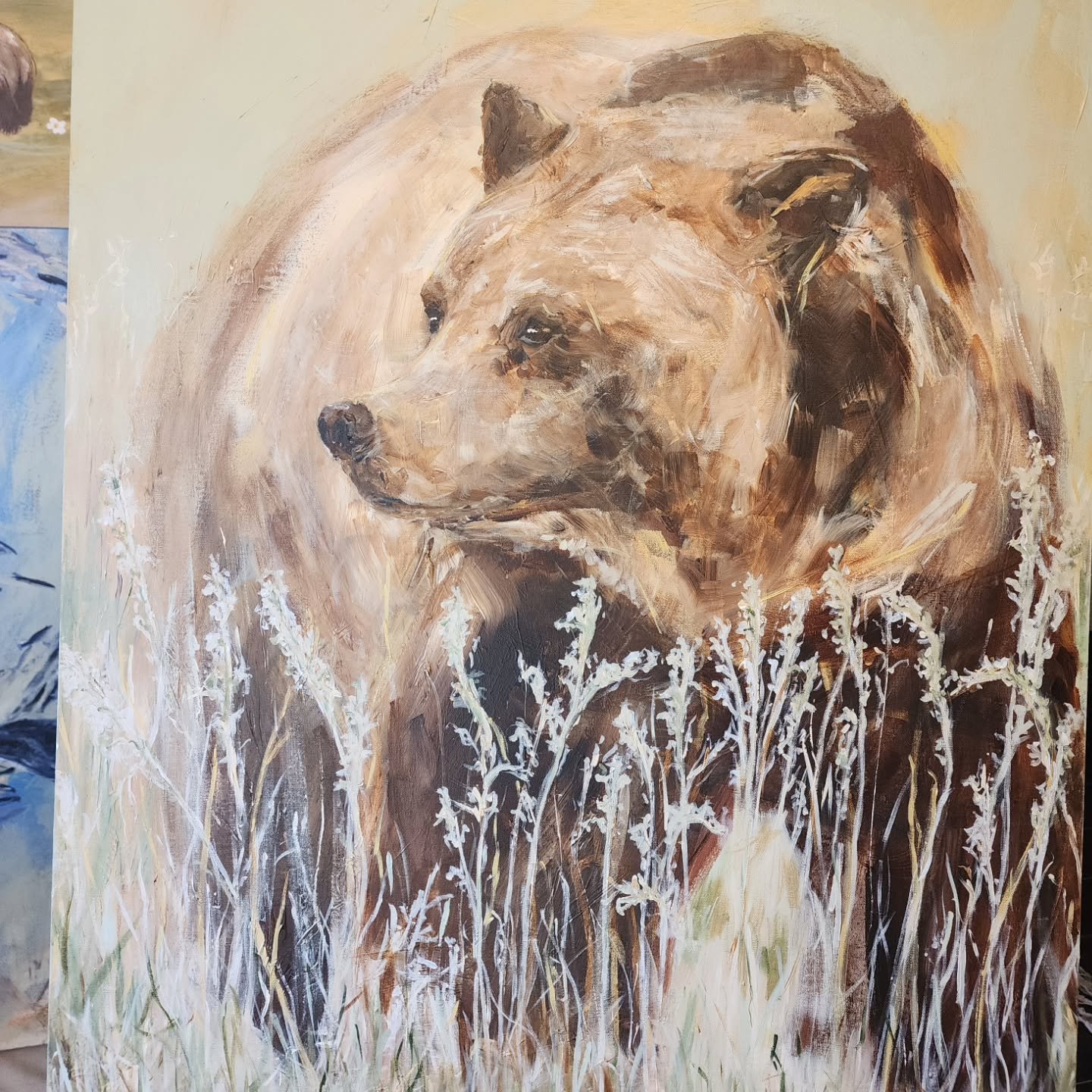 Mama and her cubs 💛

Come and see these two paintings as part of my show @flourishbakefeed
Starting this weekend.

#canadianwildlifeartist #canadianartist #bearpainting #kootenayartist #kootenaylife