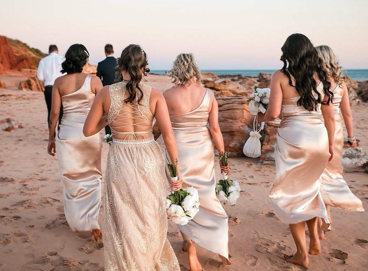 🌊 Calling all brides-to-be! Make your bridal party photoshoot unforgettable with a stunning beach backdrop that will capture the essence of your special day. 📸 Let the sun, sand, and sea be the perfect setting for your unforgettable memories with y