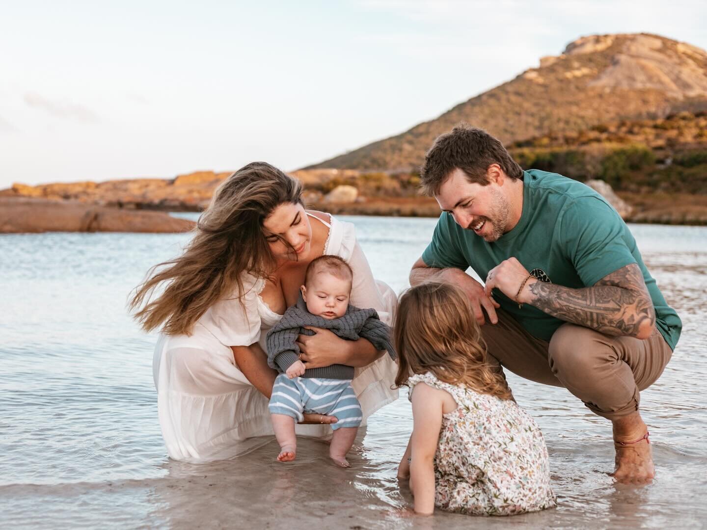 🌊 Capture unforgettable memories with your loved ones at the beach with a fun professional family photo sessions! 📸 Let me help you create stunning and timeless images that you&rsquo;ll cherish forever. 🌅 Book your beach photoshoot today and treas