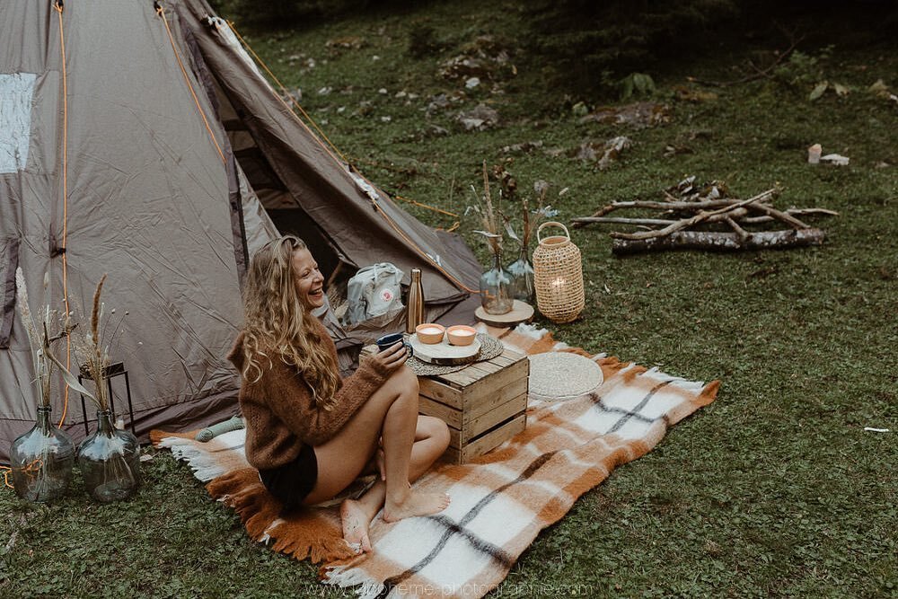 Wake up in a good mood with us 🌻 

@tinymariage 
@laboheme_photographie 
@marine_thevin

#microwedding #nature #secretwedding #alpselopement #adventure #love #elopementannecy #elopementinthealps #elopementwedding #proposal #fun #wedding #romanticfug