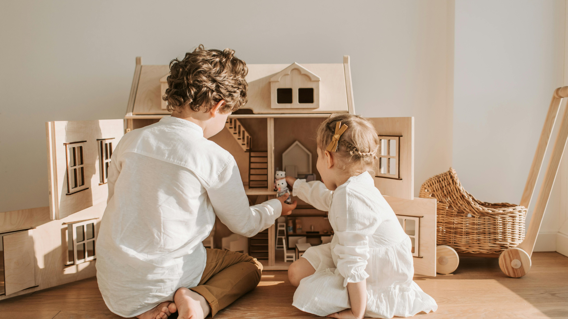 Chidren-playing-with-dollhouse