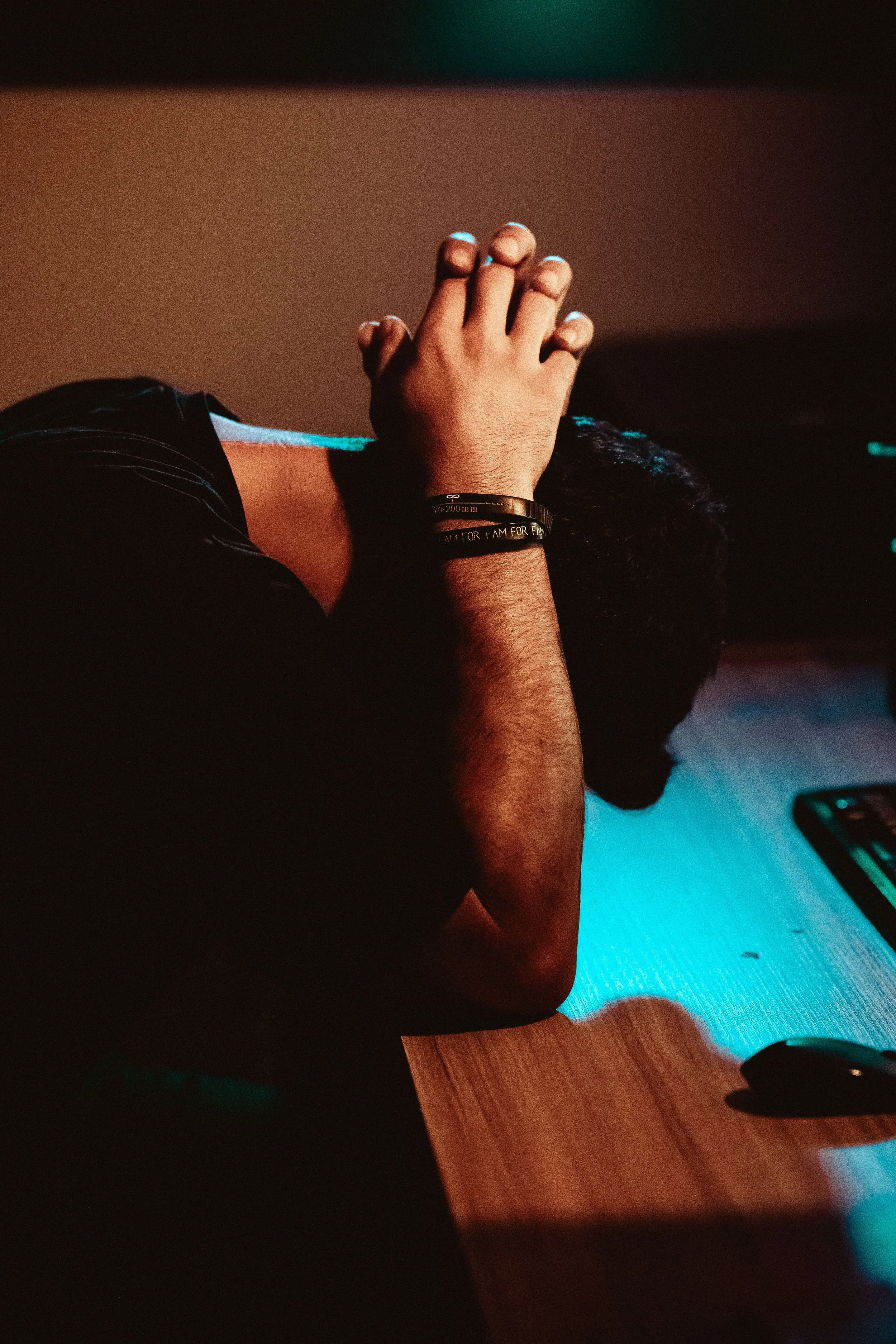 Burnout: Feeling Drained, Overloaded, and lacking Energy? How Hypnotherapy Can Help You Reset