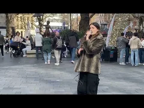 Zeynep Esenoz  - London Buskers