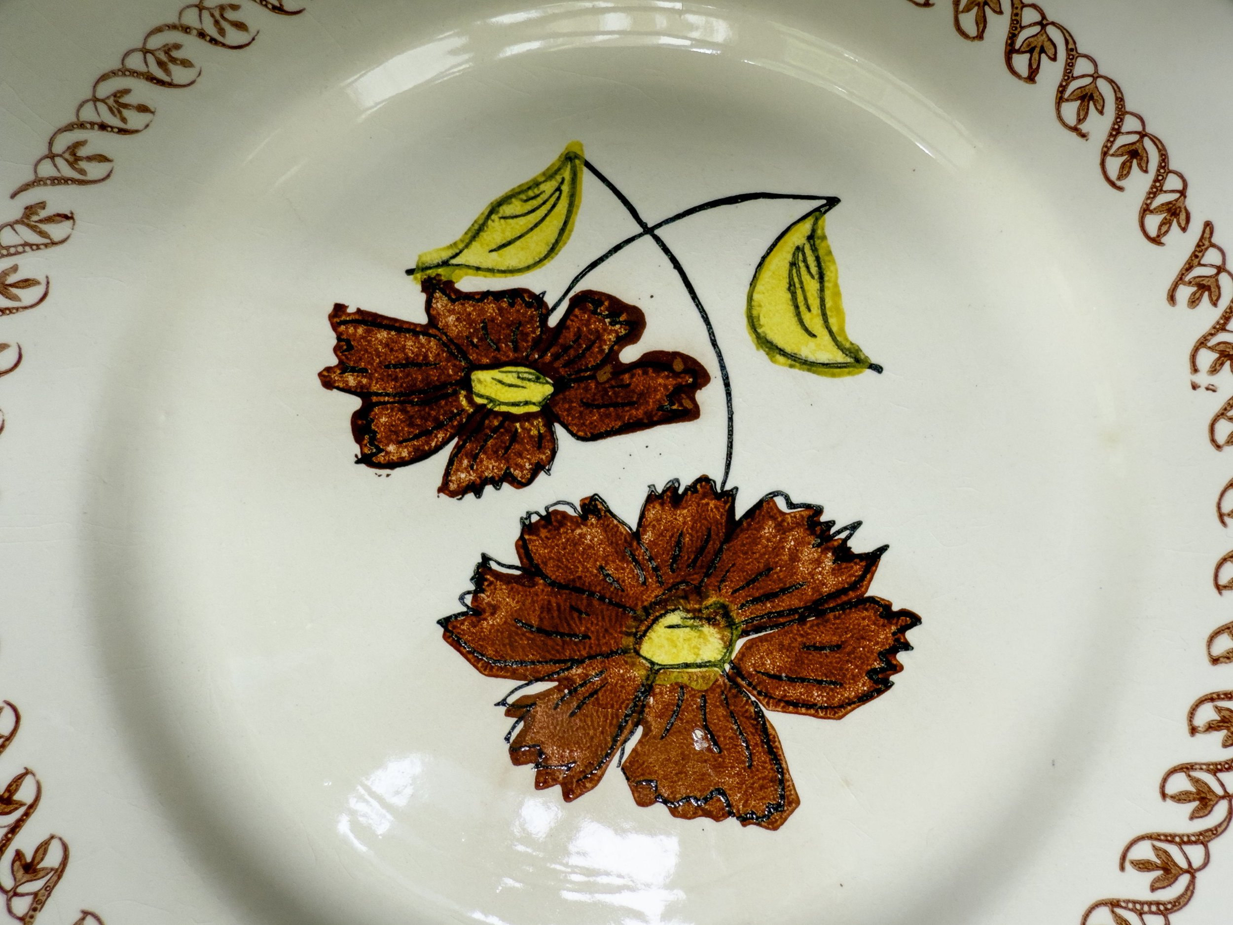 gros plan assiettes faience_01.JPG