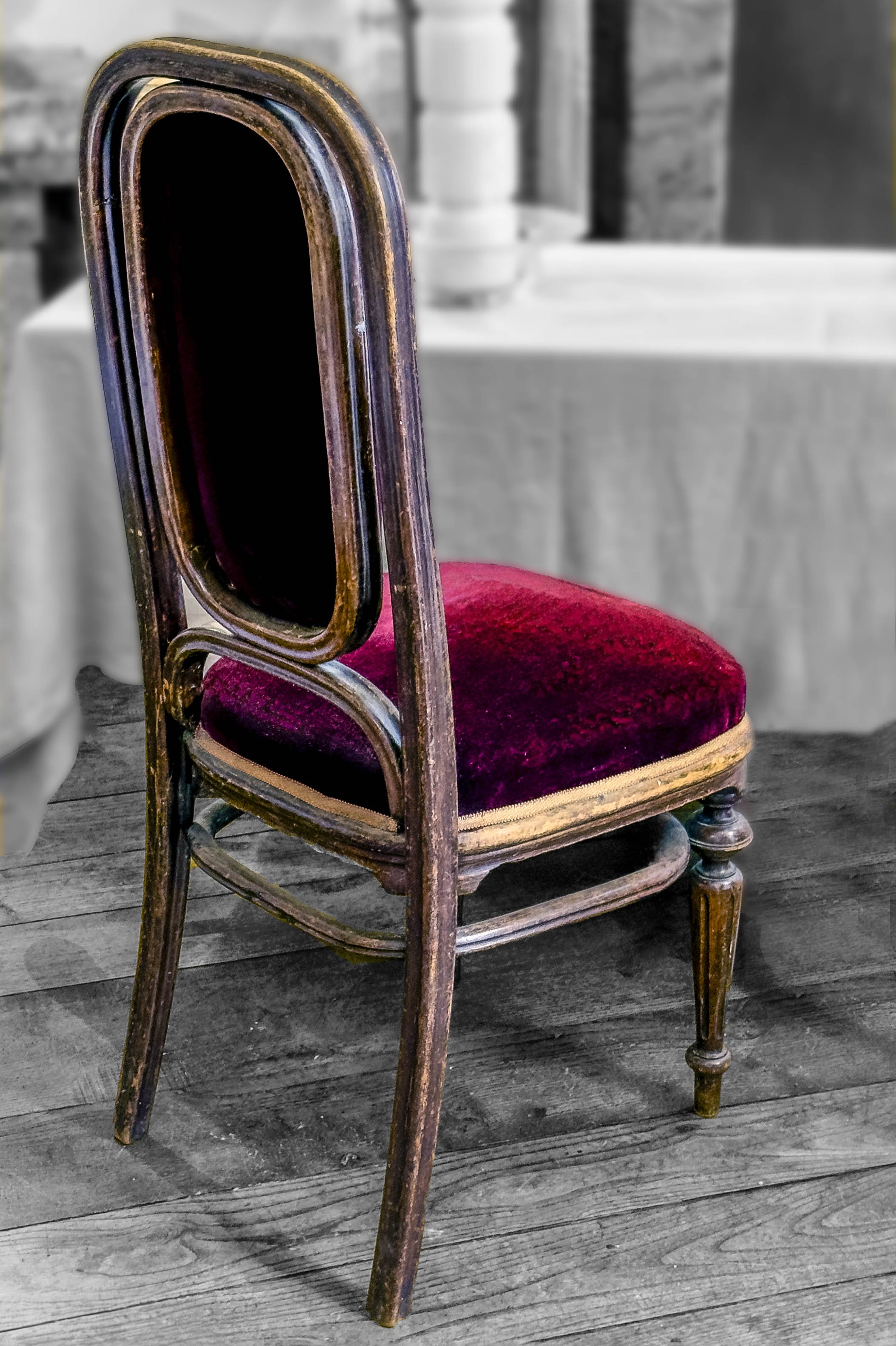 chaise velours bordeaux.jpg