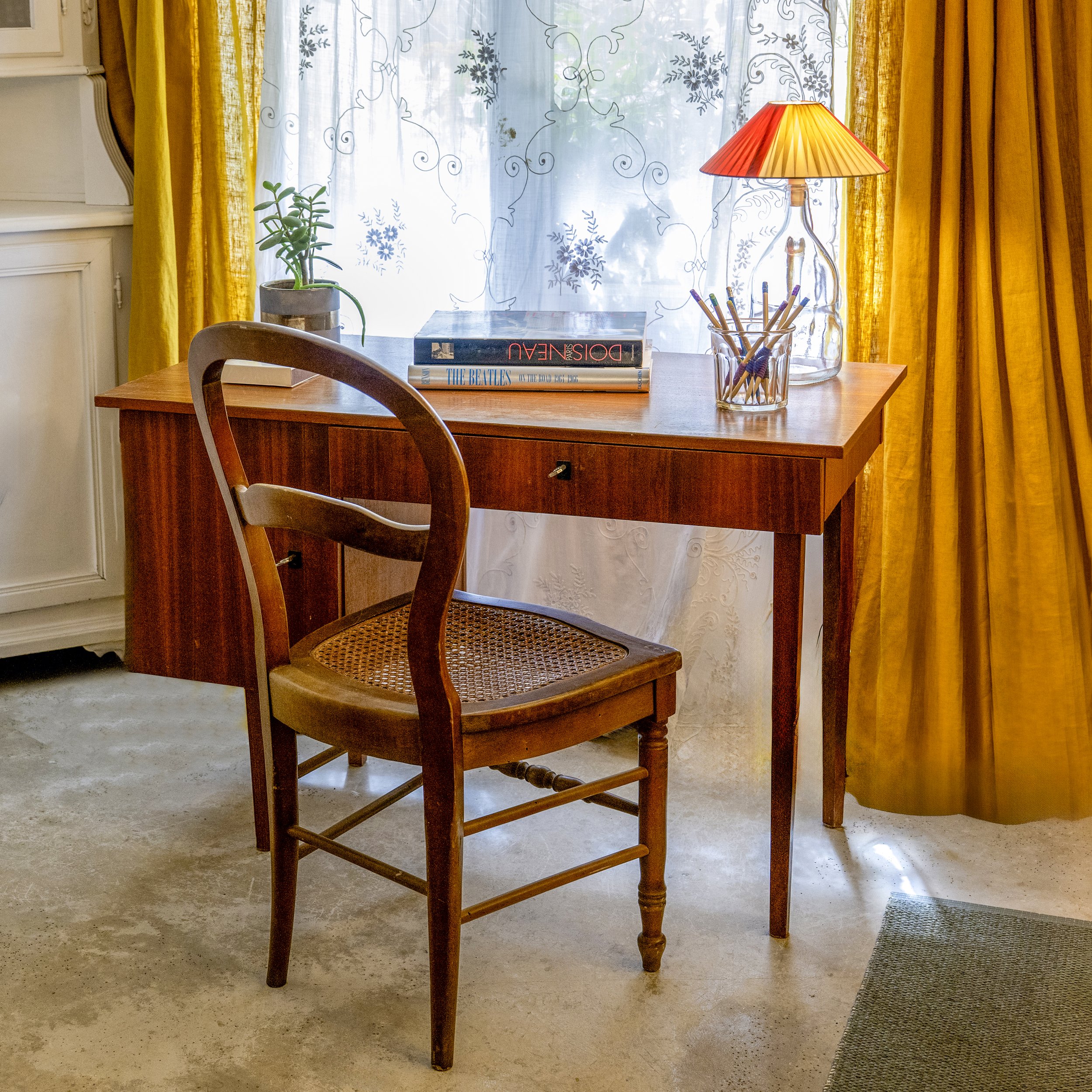 bureau avec chaise.jpg