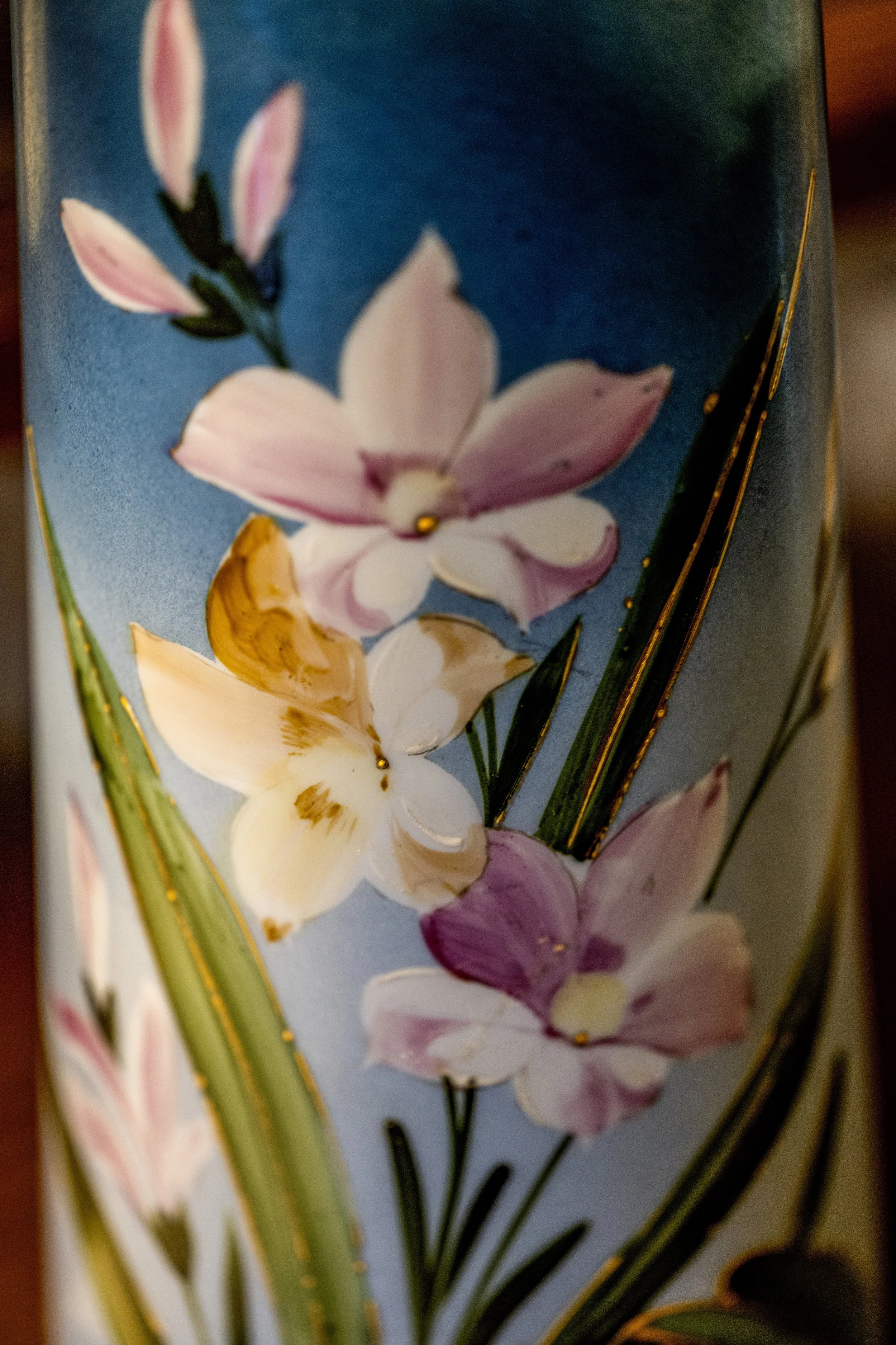 vases fleurs bleu gros plan_01.JPG