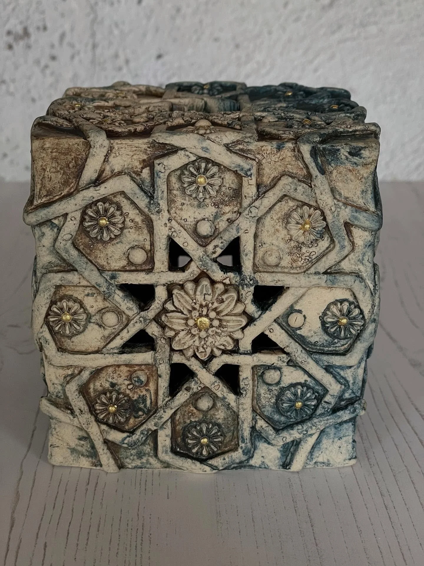 Here&rsquo;s a fun piece. A bit experimental but something, an idea, that I intend to develop. Continuing my fascination with, (some would say obsession 😊) with geometric design, this is a cube with the pattern folding over and continuing on each fa