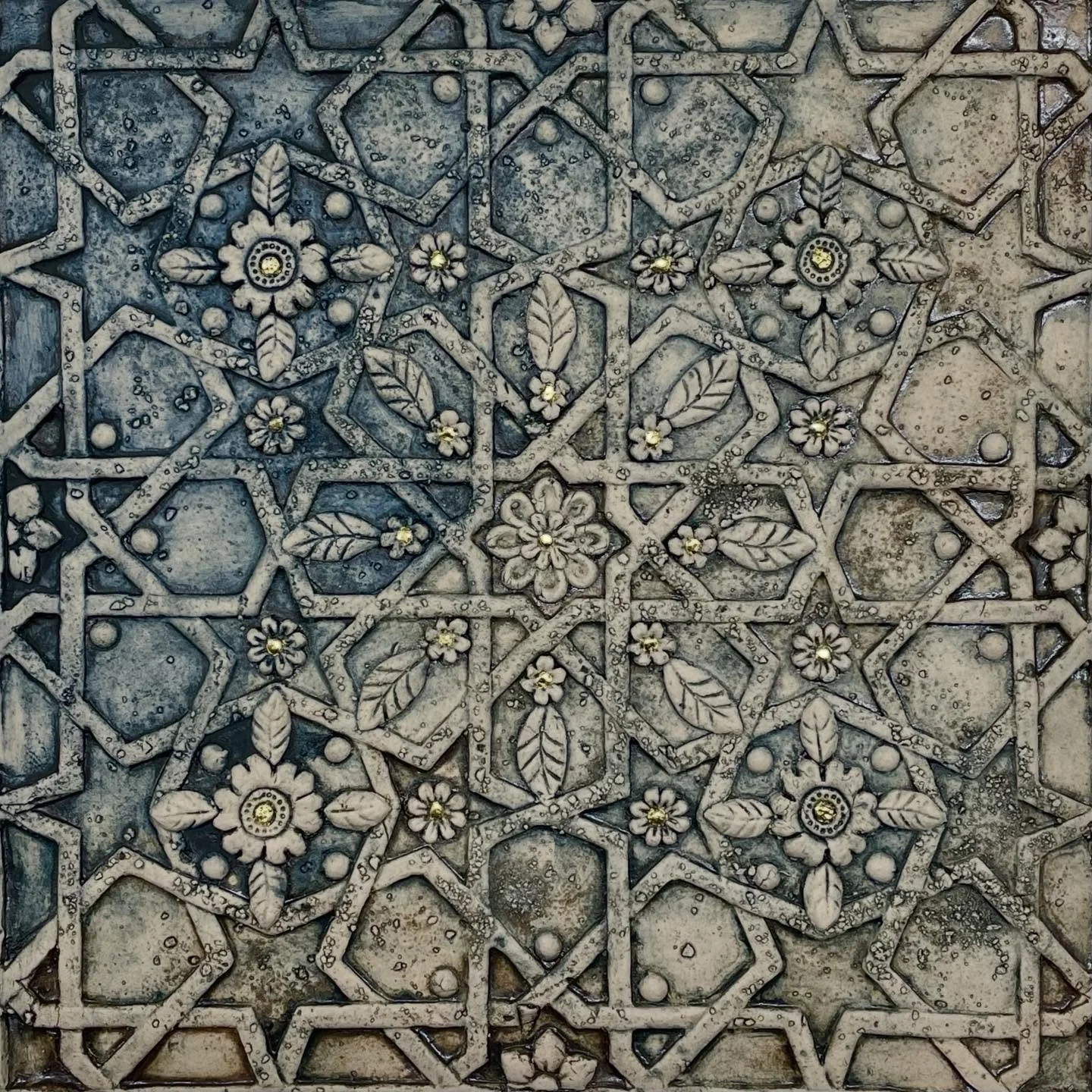 Variations on a theme. Two panels off to the framer 😊
.
.
.
#geometricart #geometricpatterns #ceramicart #ceramicpanel #design_nationuk