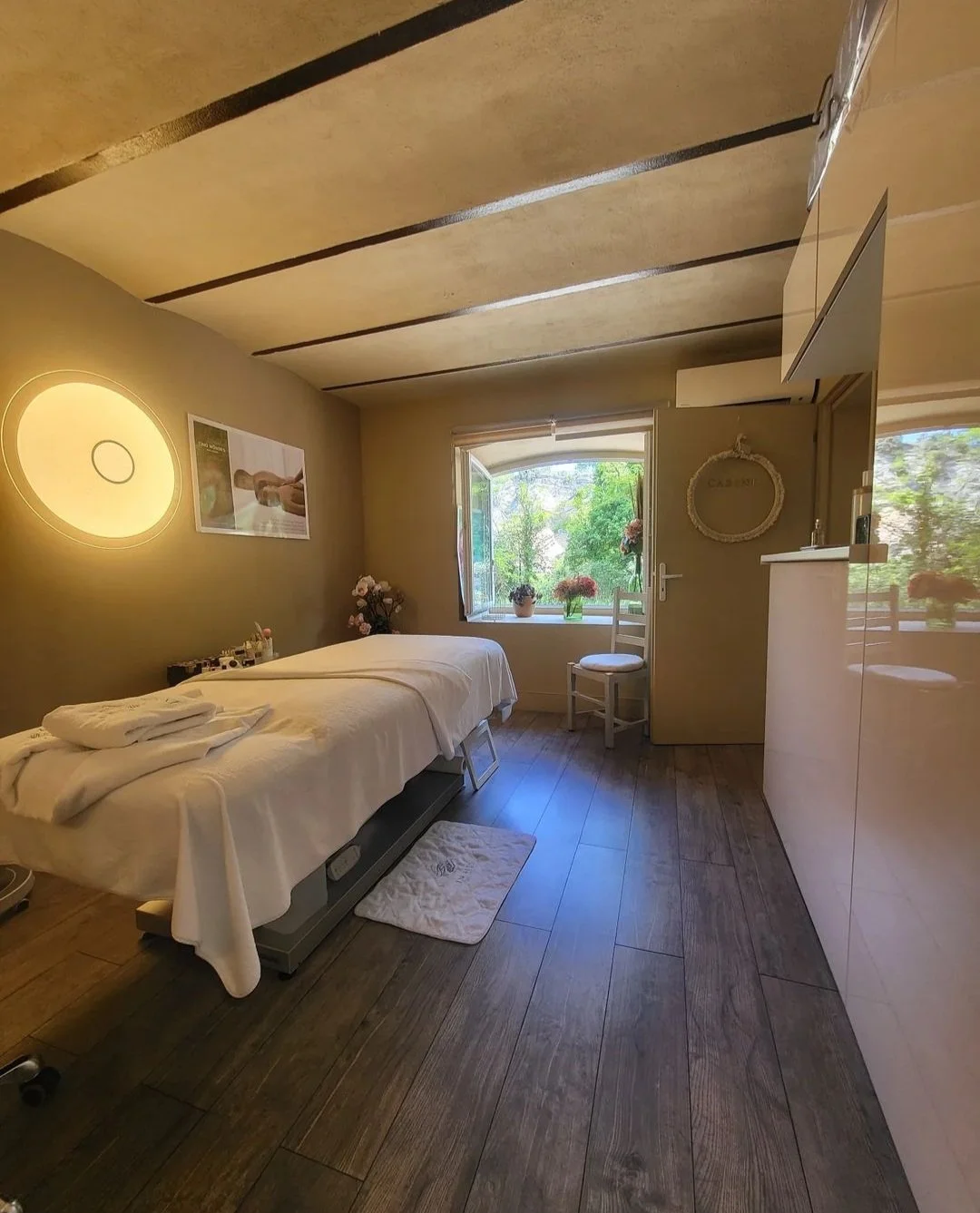 Cabine de massage premium IN SITU avec lit chauffé