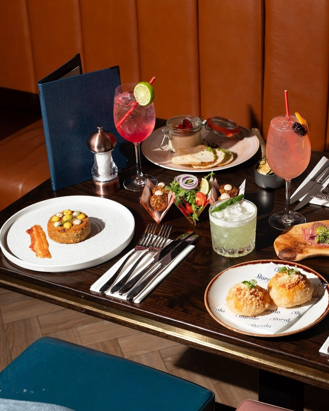 Midweek at Barolo 

Warm light, great ambience, and proper Italian plates made for sharing.
Bruschetta, mozzarella fritta, frittella di carbonara&hellip; and a spritz or two or maybe a hearty glass of wine 🍷

Intimate tables, good conversation, and 