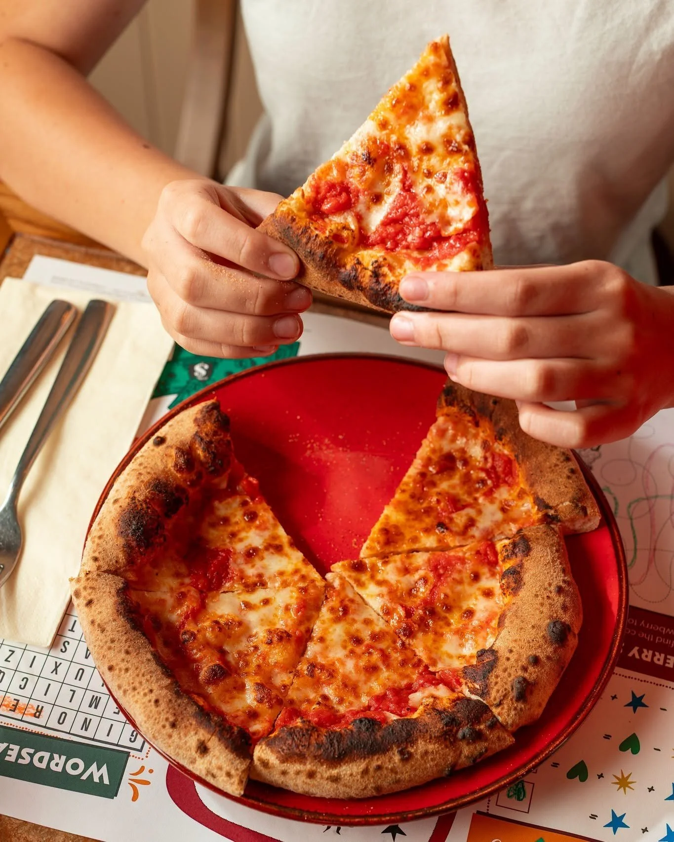 Monday reminder! 
Kids Happy Hour 3&ndash;5 PM 
🍕🥤🍩 Any main, drink &amp; churros - fun included!
Available only in Di Maggio's East Kilbride.
