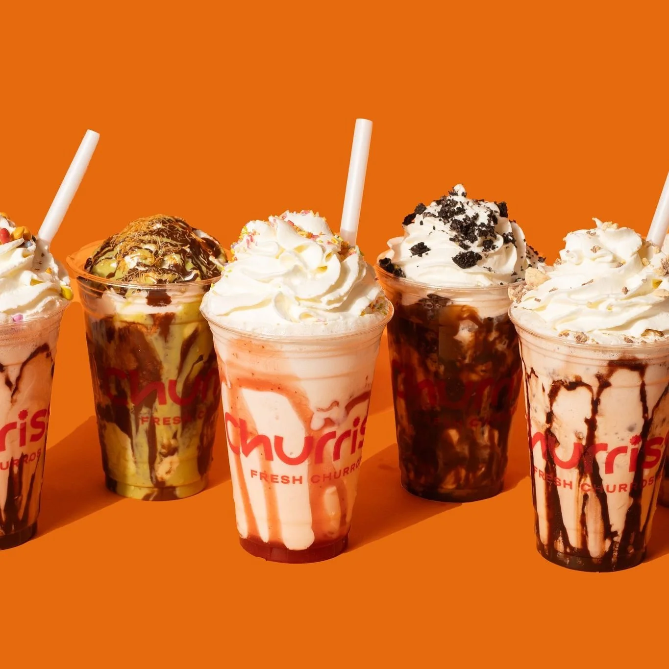 Planning a magical Sunday this weekend? ✨🍓

White chocolate &amp; strawberry cheesecake
Chocolate fudge cake
Sundaes &amp; milkshakes
Tiramisu
Brownies
Churros 🤎

Make it a sweet one at Di Maggio&rsquo;s East Kilbride,  perfect for families, with s