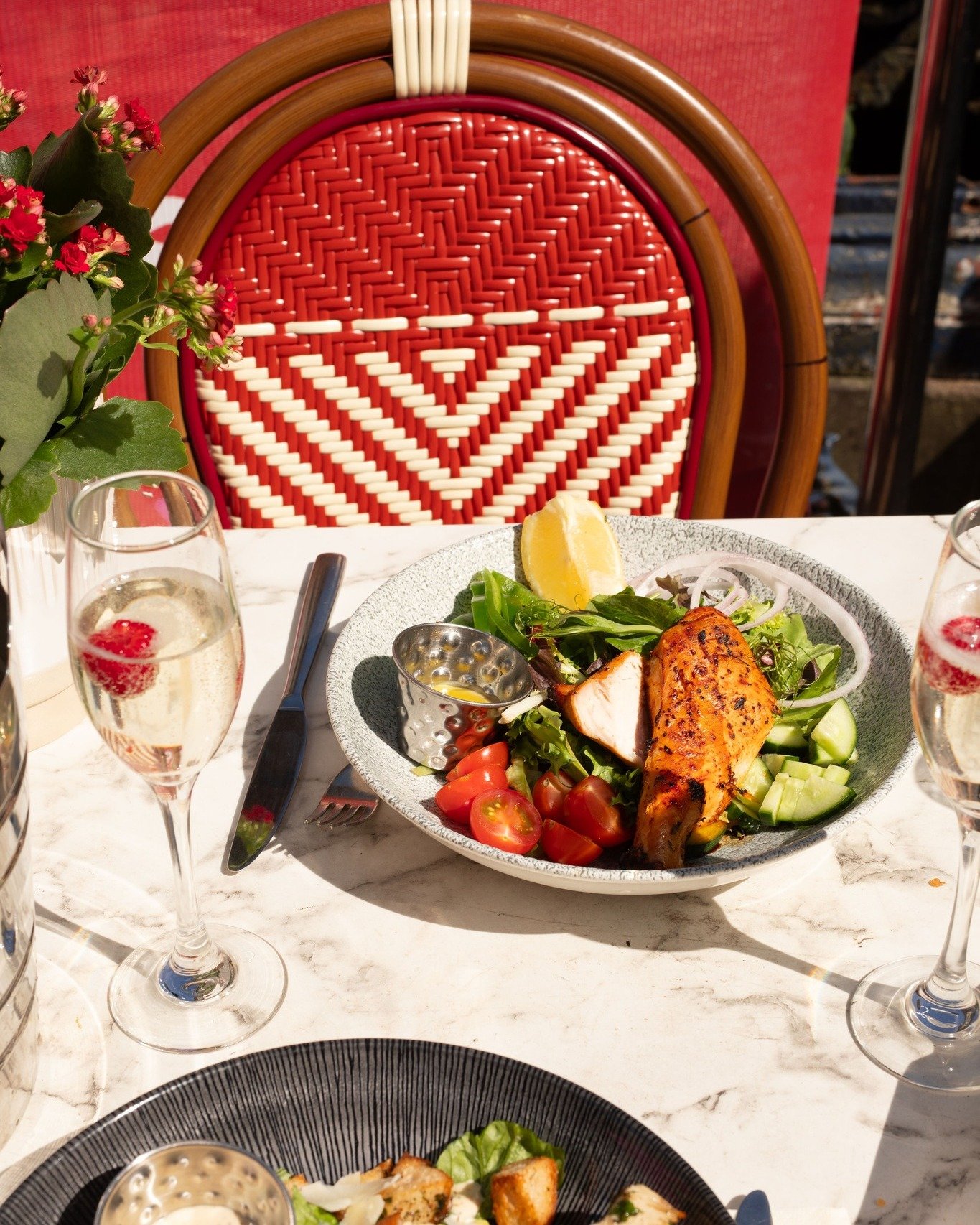 If you&rsquo;re trying to keep things light but still fancy a treat, we&rsquo;ve got you covered 🥗

Fresh, tasty, and satisfying salads - perfect if you want something a little healthier without missing out on flavour.
Pop into Di Maggio's and enjoy