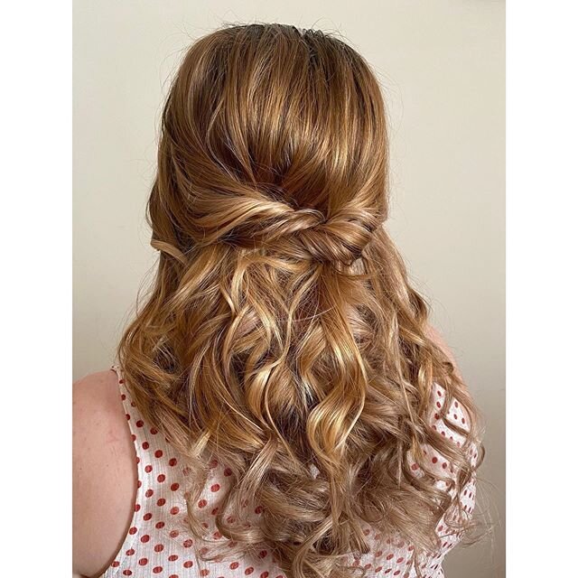 One of my all time favourite  hairstyles half-up half-down. It&rsquo;s stylish, elegant, effortless. 
Using @fudgeurban @moroccanoil_uk 
#halfuphalfdownhairstyle #halfuphalfdown #halfupdo #halfup #hairdo #bohohair #bohostyle #bridalinspo #autumnbride