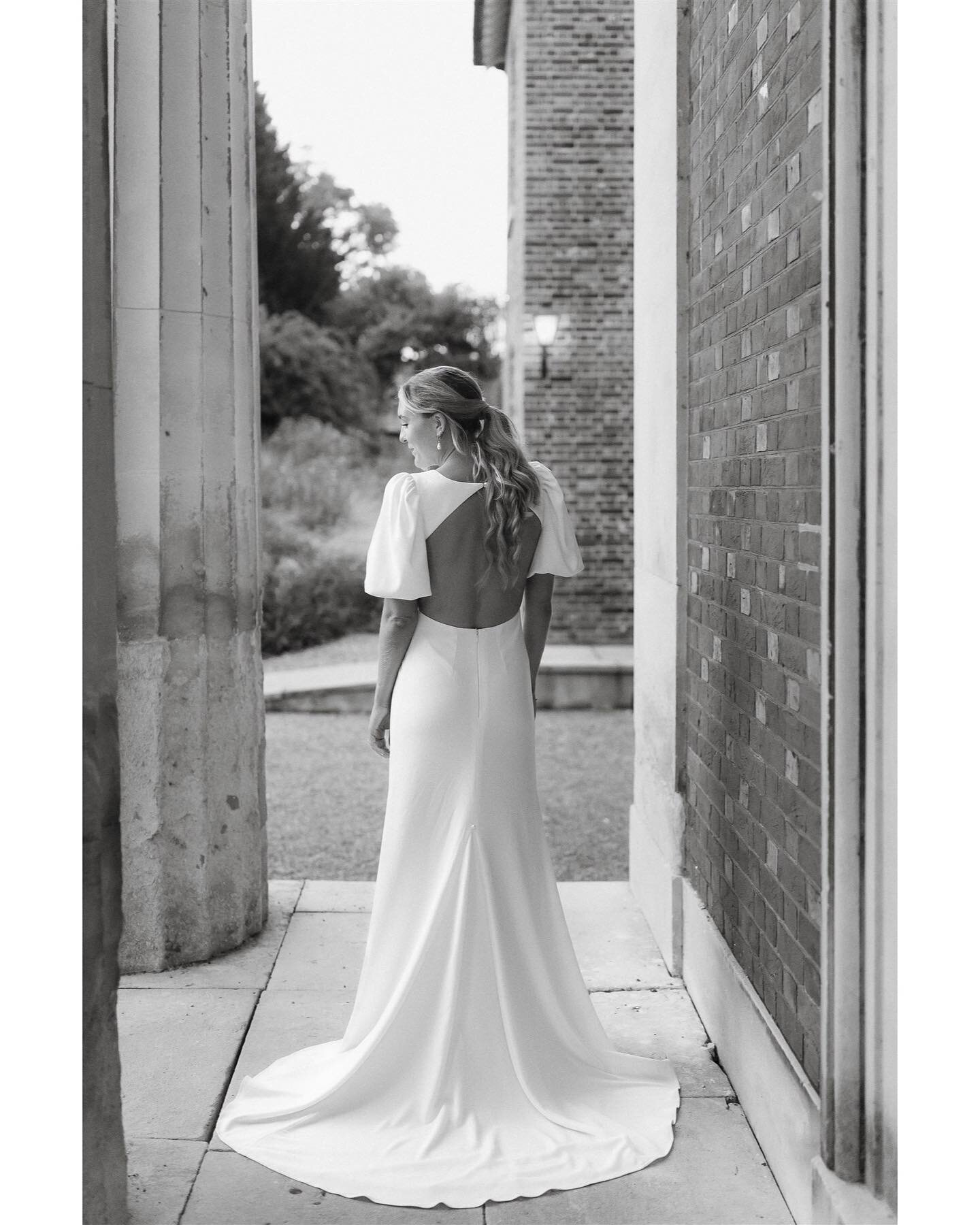 Trends might come and go but the ponytail is here to stay. Which one is your favourite? 

Stunning Emily on her wedding day 
She chose a soft natural look with this beautiful textured ponytail that pairs so well with the wedding dress.

Photographer 