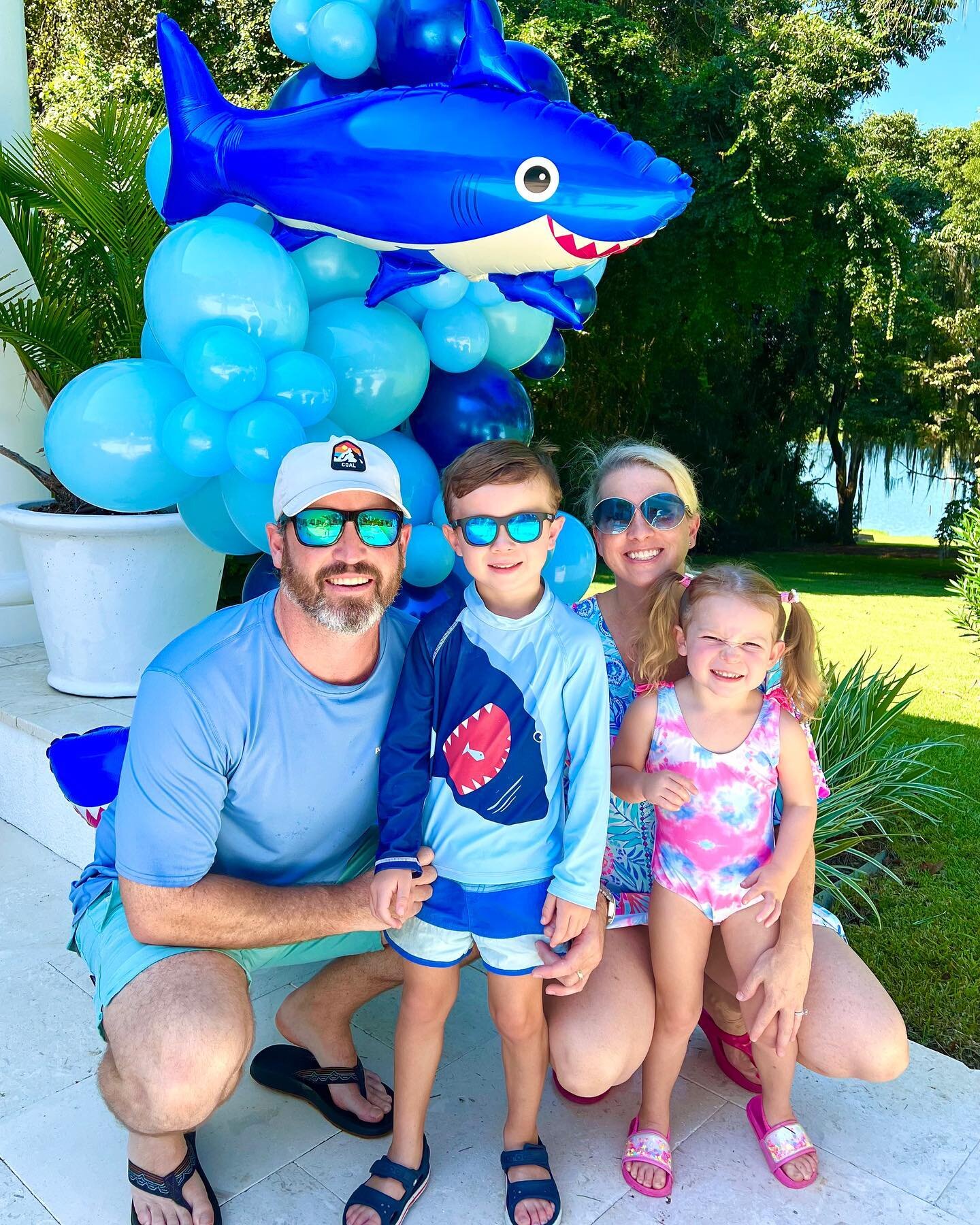 shark balloons for a killer 5th birthday party🦈

p.s. we love seeing your pictures! feel free to send them to us or tag us for us to repost them!