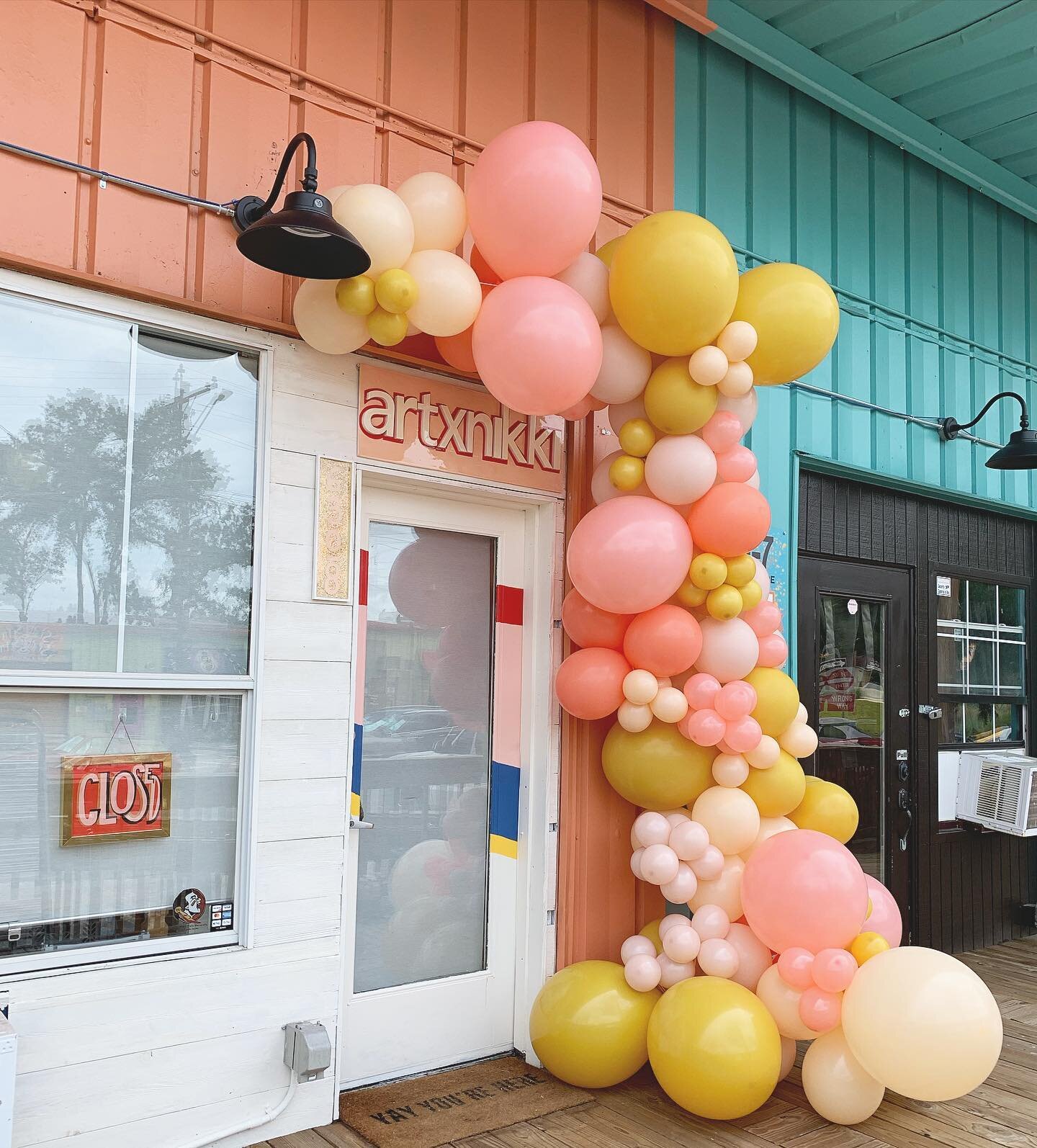 storefront balloons will never stop being our favorite ✨