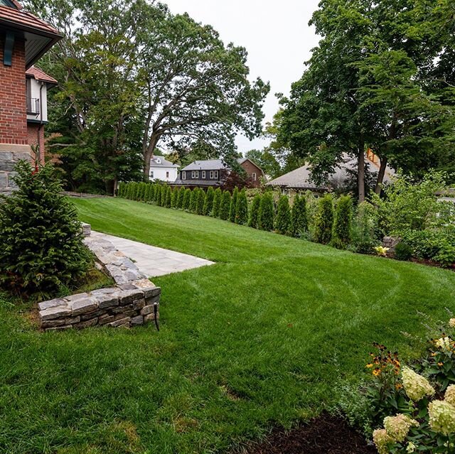 In-house Landscape design services, all types of hard scape, decorative and retaining wall installation, irrigation systems, landscape lighting and snow melting systems photos: @daniellerobertsonphoto #brooklinema #brooklinerealestate #howtoboston #d