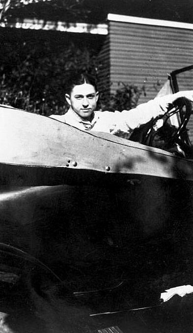 Clyde in a car, 1926