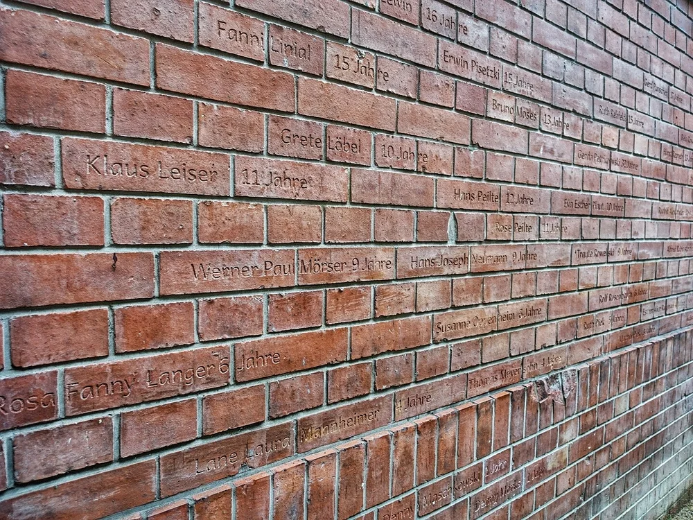 "Hier habe ich gelebt"-Mahnmal von Susanne Ahner