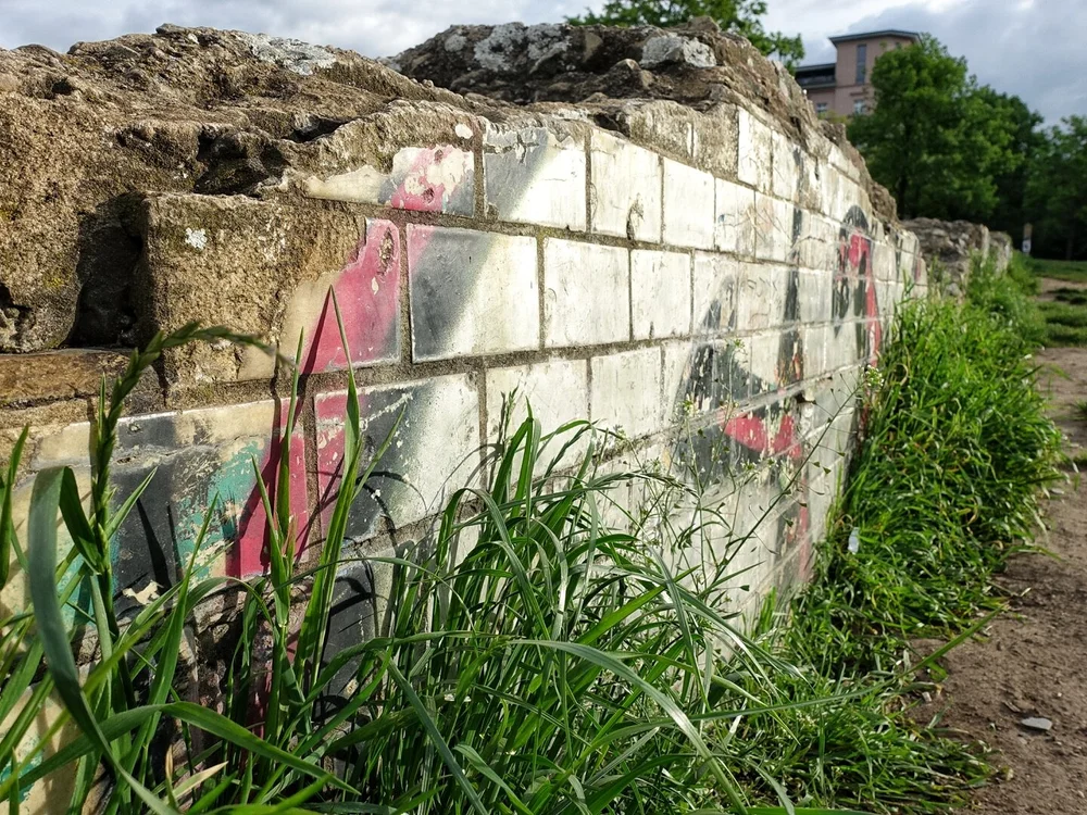 Reste Görlitzer Tunnel im Park