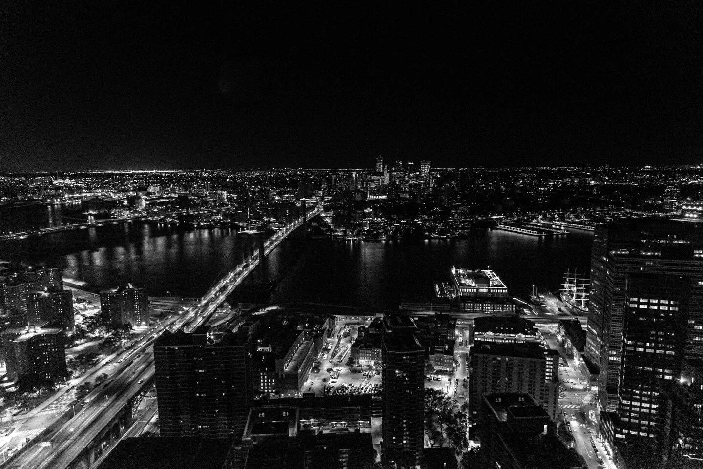Missing this view⁠
⁠
#nighttime #nightphotography #NYC #newyorkcity #bigapple #empirestate #newyork_instagram #instagramNYC #nycprimeshot #instaNYC #ImagesofNYC #thisisnewyorkcity #architecture #buildings #bestarchitecture #architectural #architectur