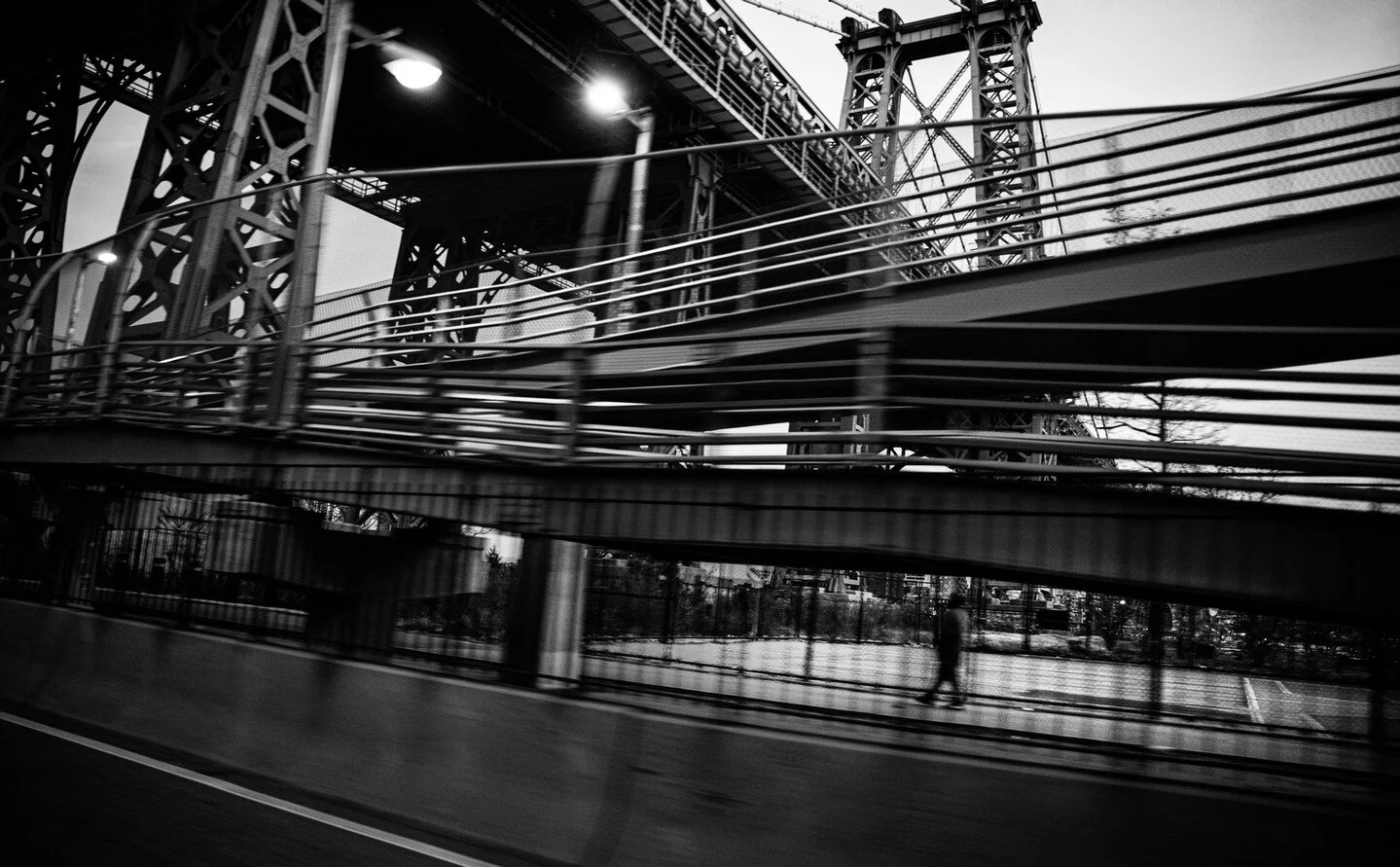 Interesting view of Williamsburg Bridge.⁠
⁠
#WilliamsburgBridgeIG #bridge #infastructure #manhattan ##williamsburgbridge #bw #bnw_society #instabw #bnw #bnwlife #NYC #newyorkcity #iloveny #bigapple #empirestate #newyork_instagram #made_in_ny #nycprim