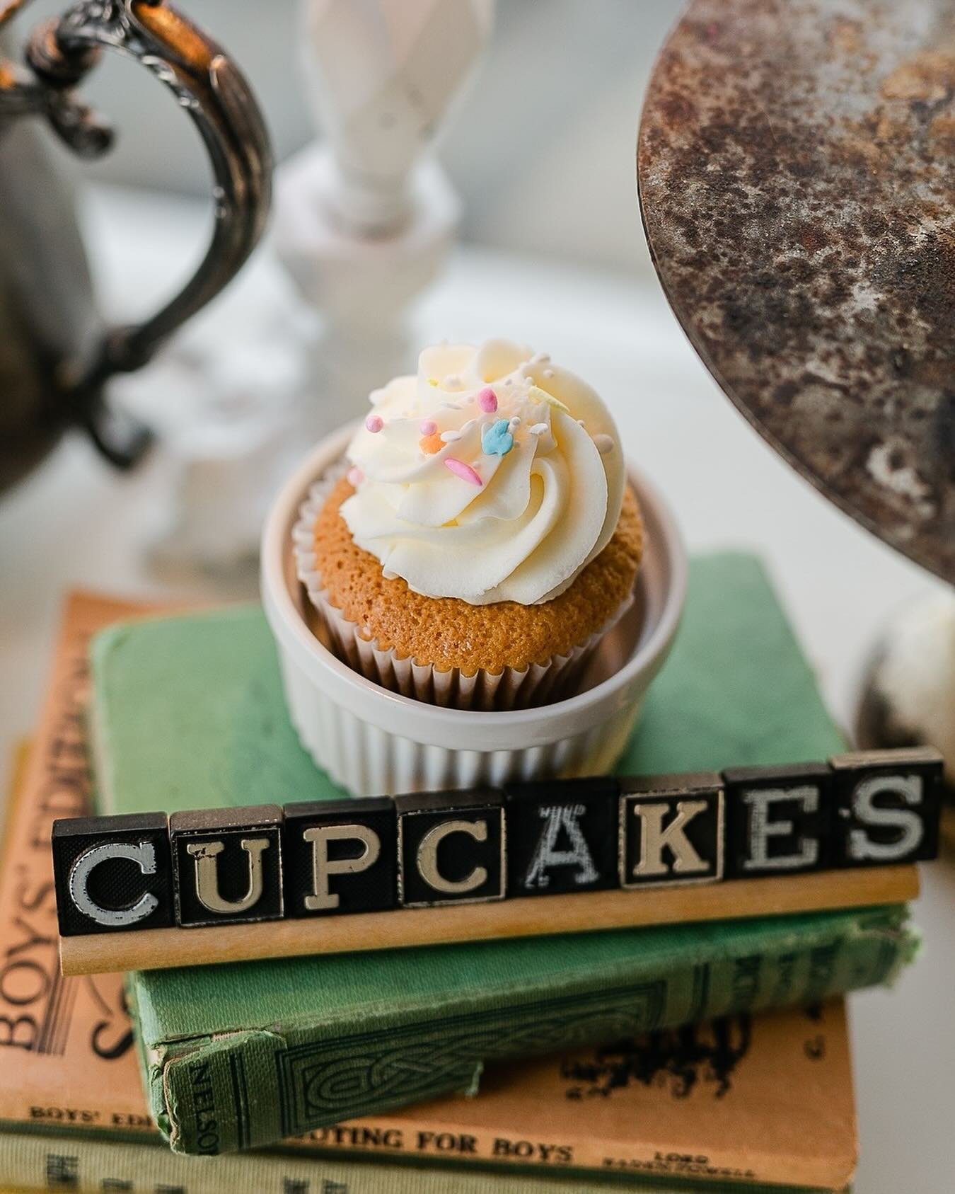 It&rsquo;s World Book Day!
⠀⠀⠀⠀⠀⠀⠀⠀⠀
(And they make such a cute cupcake display!)
-
-
-
-
- 
#cupcakes #babycakes #buttercreamicing #madefromscratch #madefreshdaily #60flavours #indulge #worldbookday