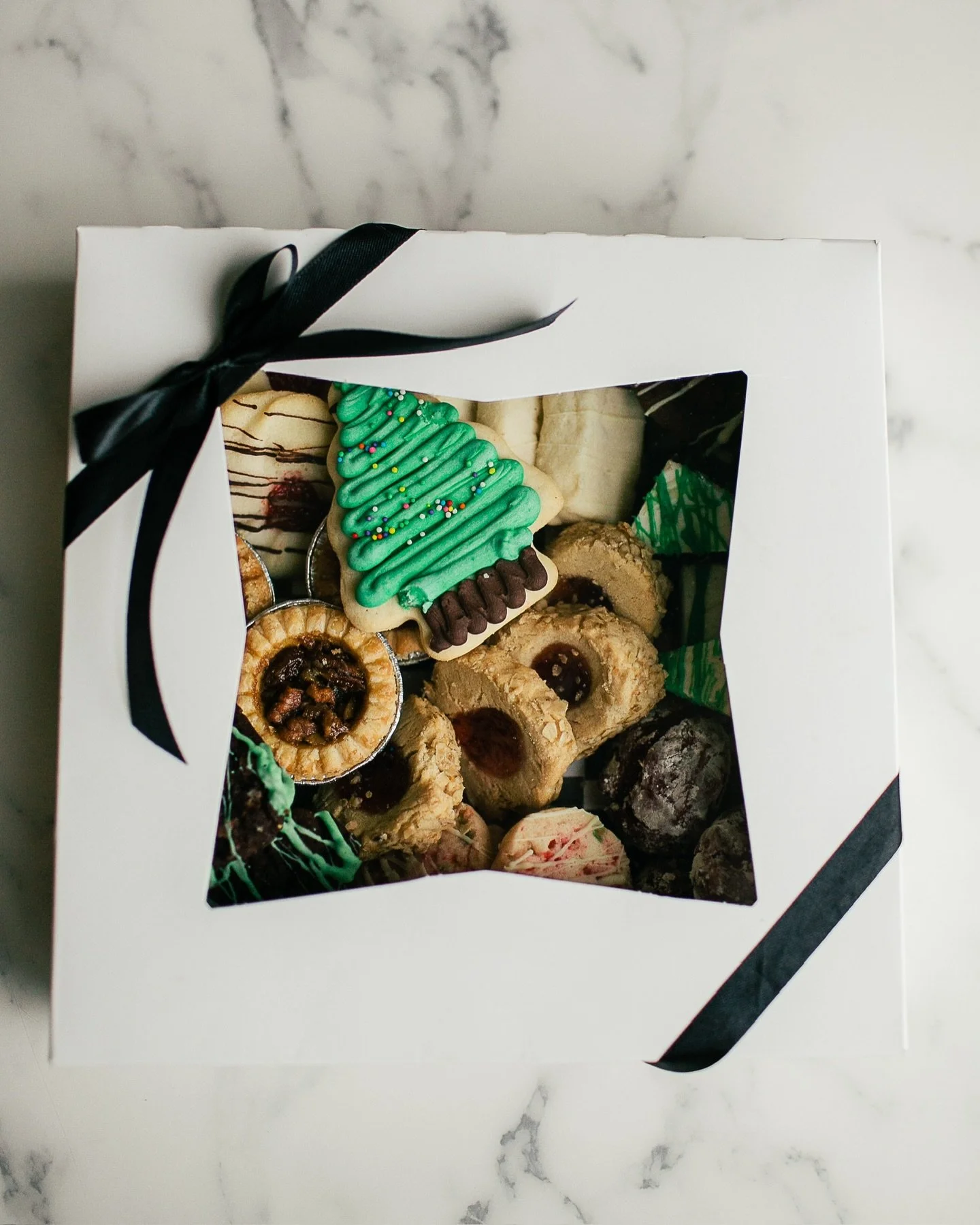 Skip the baking this year. We&rsquo;ve got you covered! 🎄✨

Our Christmas cookie boxes are bursting with Tracycakes&rsquo; most-loved holiday treats&hellip; the perfect touch for cozy gatherings, sweet little gifts, and every festive moment in betwe