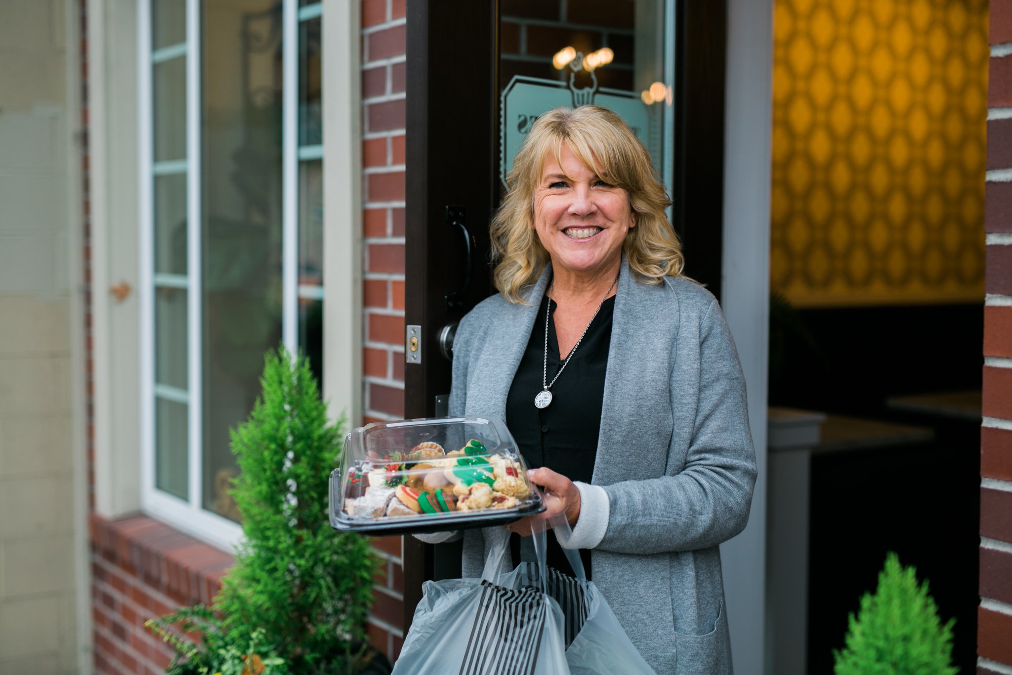 Tracycakes-Christmas-2019-COOKIE-TRAY-TRACY-1.jpg
