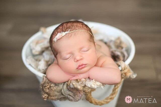 #newbornphotography #newbaby #photographybymatea #stthomasproud #stthomasontariophotographer #newbornphotoshoot #newbornphotographer #newbornposing #babyinabucket