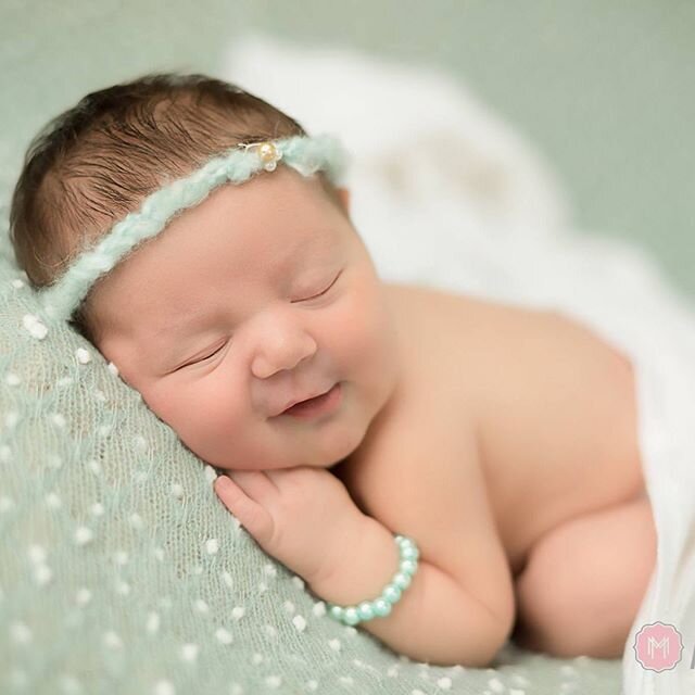 #newborn #newbornphotography #newbaby #studionewbornphotography #babygirl #photographybymatea #smilingbaby #stthomasontariophotographer #sttont #stthomasnewbornphotographer #londonontarionewbornphotographer