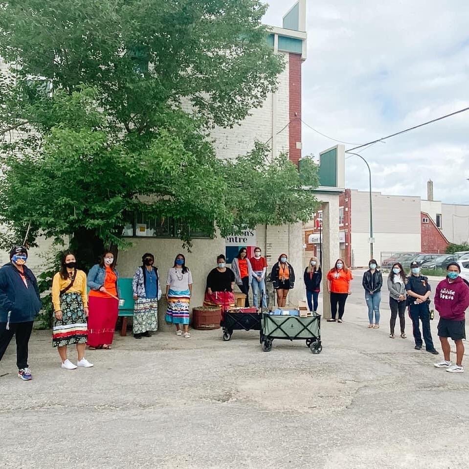 Happy National Indigenous Peoples Day 

This morning we walked with our friends from @ma_mawi @anishiative_ and @wpgpoliceofficial. We smudged at different organizations throughout the North End and with community members we saw on the way. 

Wopida,