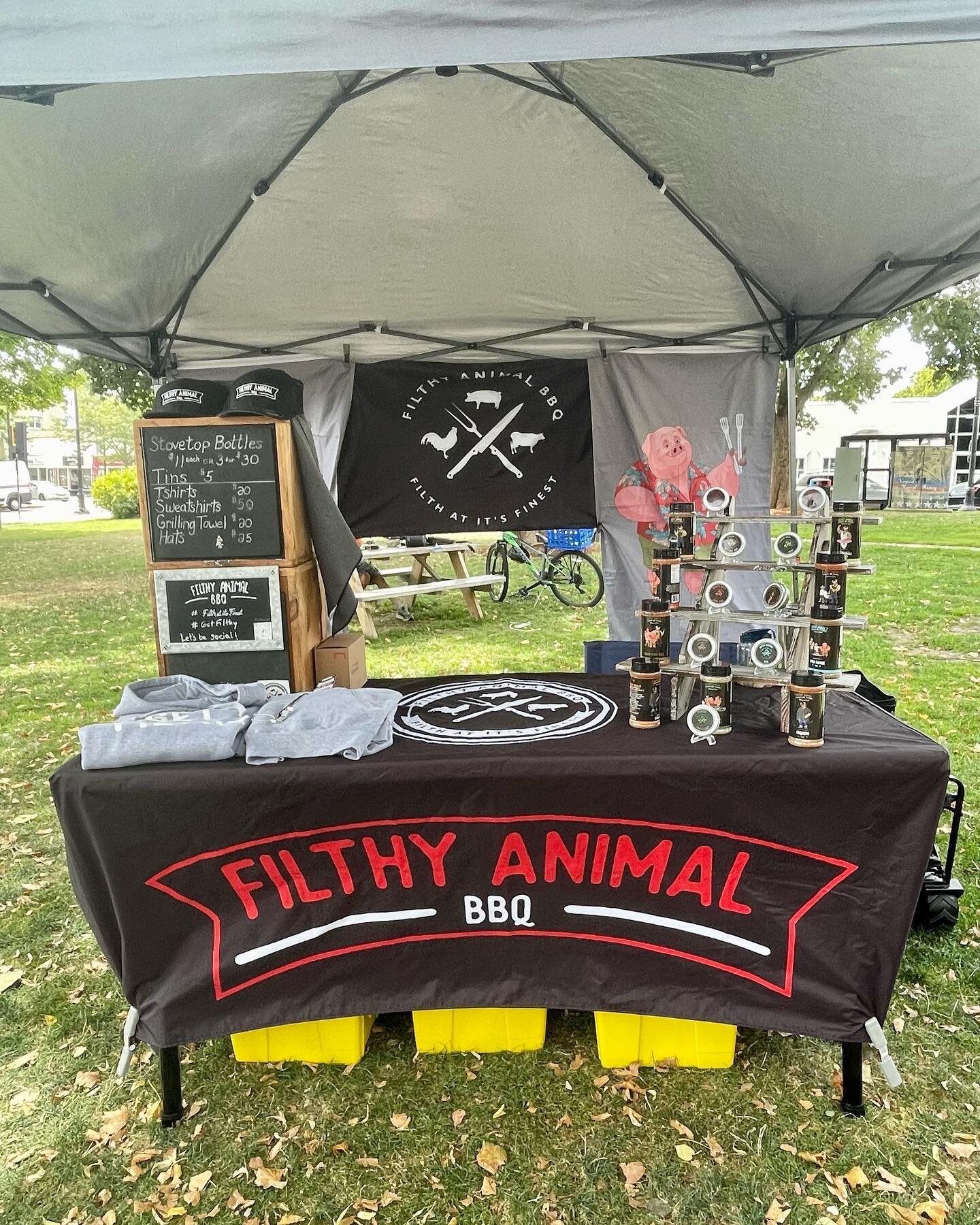 Norwood!!!! We are out here at the Norwood farmers market until 6! Come out and let us help you add a little filth to your life!!!

#filthatitsfinest
#filthyanimalbbq
#Getfilthy
#shoplocal 
#beef
#backyardbbq
#bbq
#food 
#foodporn 
#grill 
#barbecue 