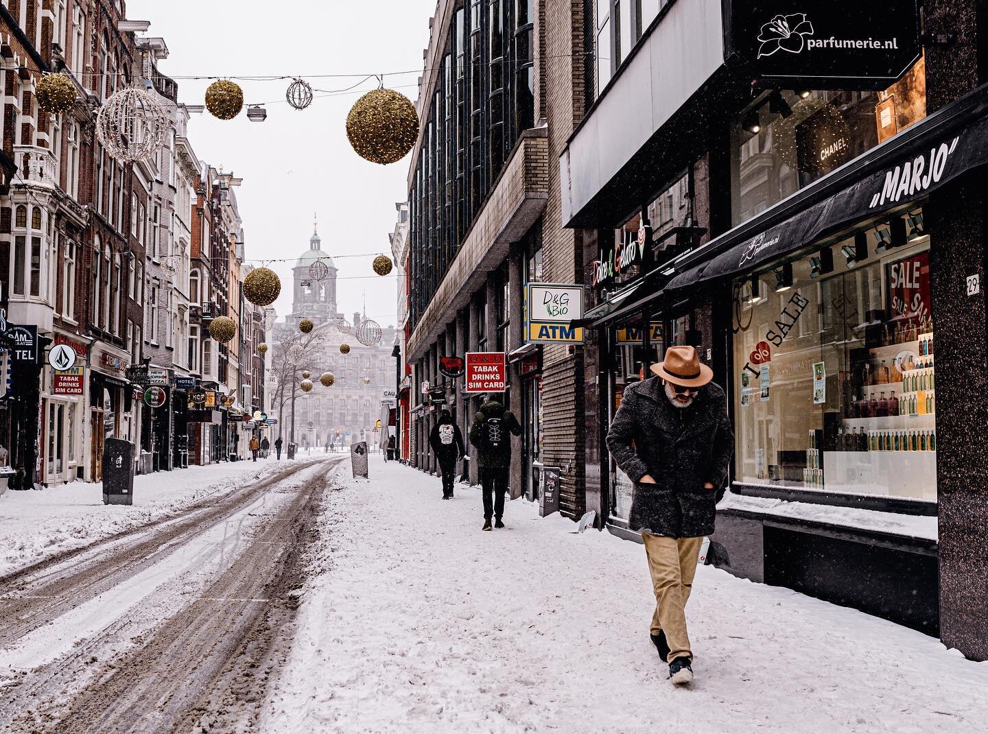 Blizzard in Amsterdam🇳🇱
.
.
#amsterdam #streetphotography #nikon #netherlands #europe #winter #amsterdamphotographer #cities #instagood #streetstyle #nikonnl #people #instagram #travel #sigma #instatravel #instadaily #iloveamsterdam #snow #streetso