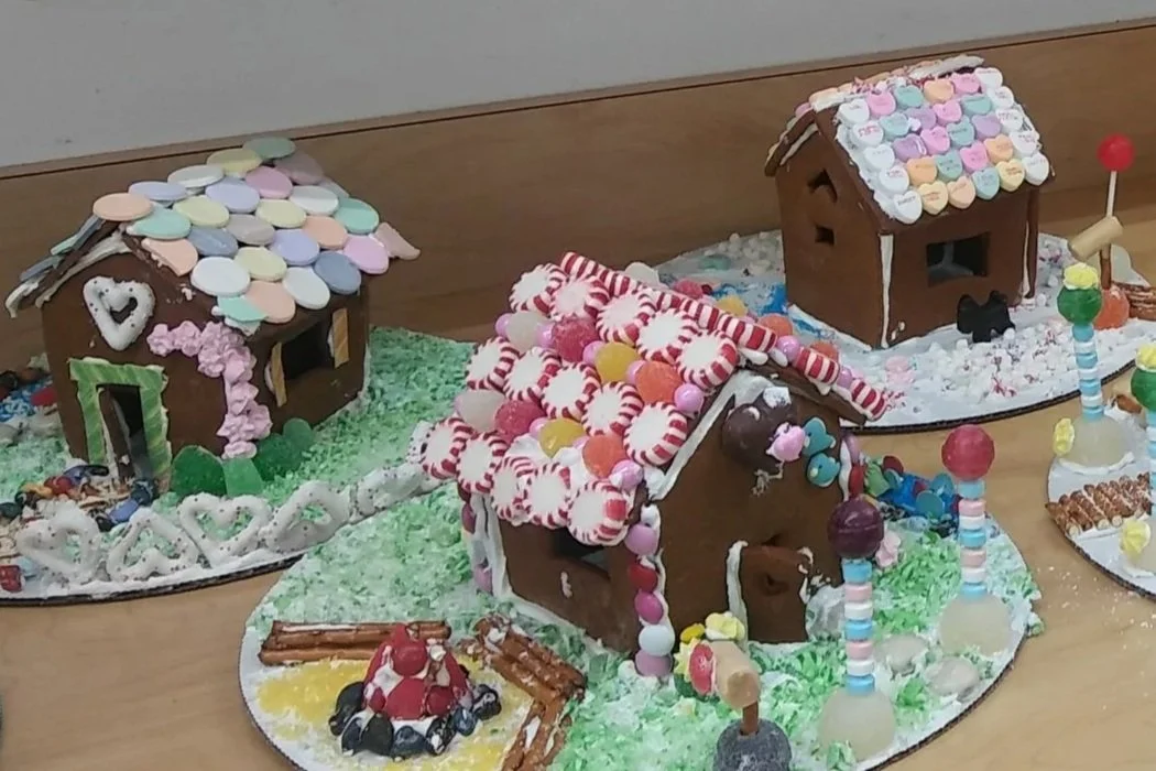 December 10, 6:00pm - Gingerbread House Workshop