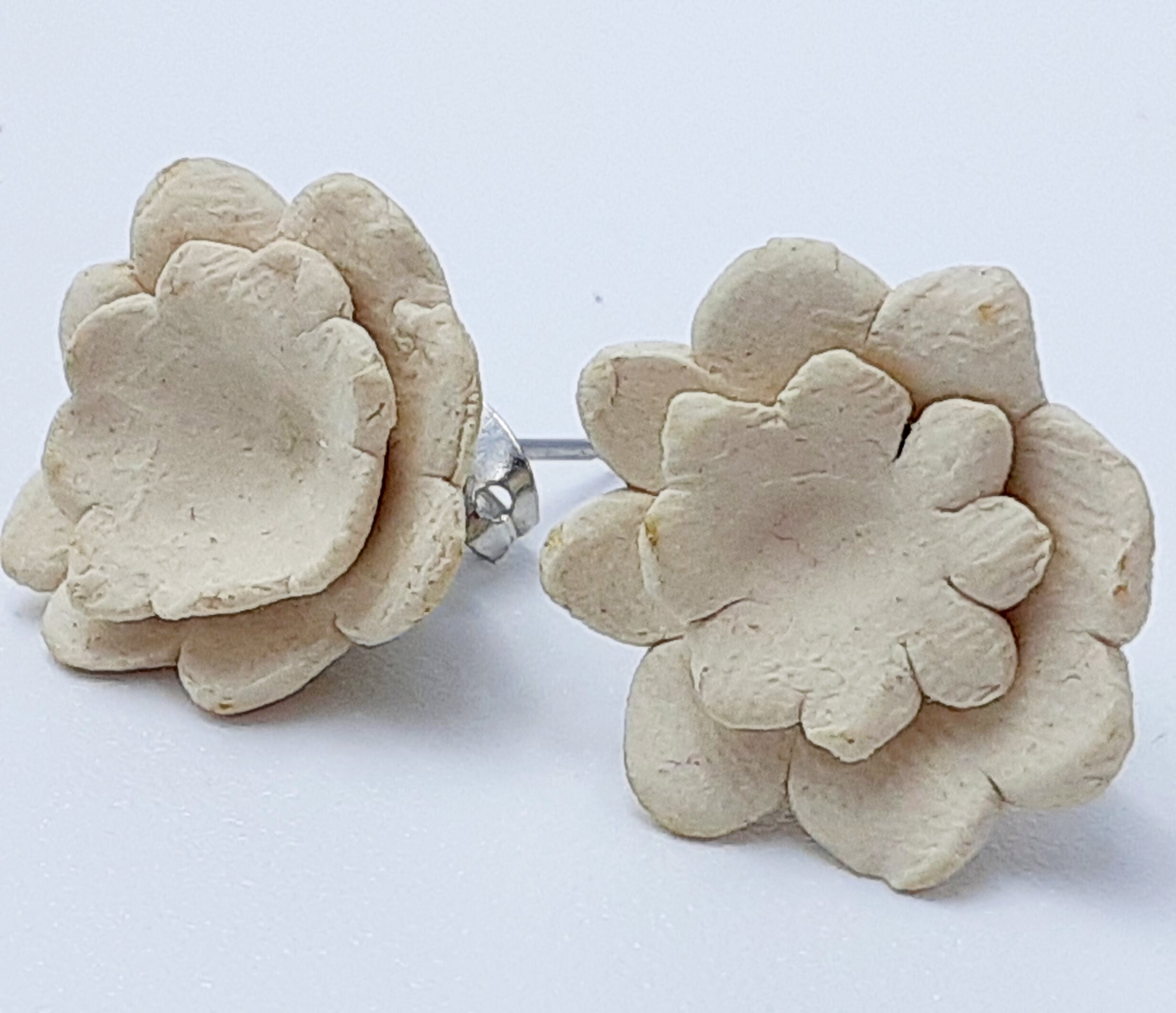 Joyful flower earrings
