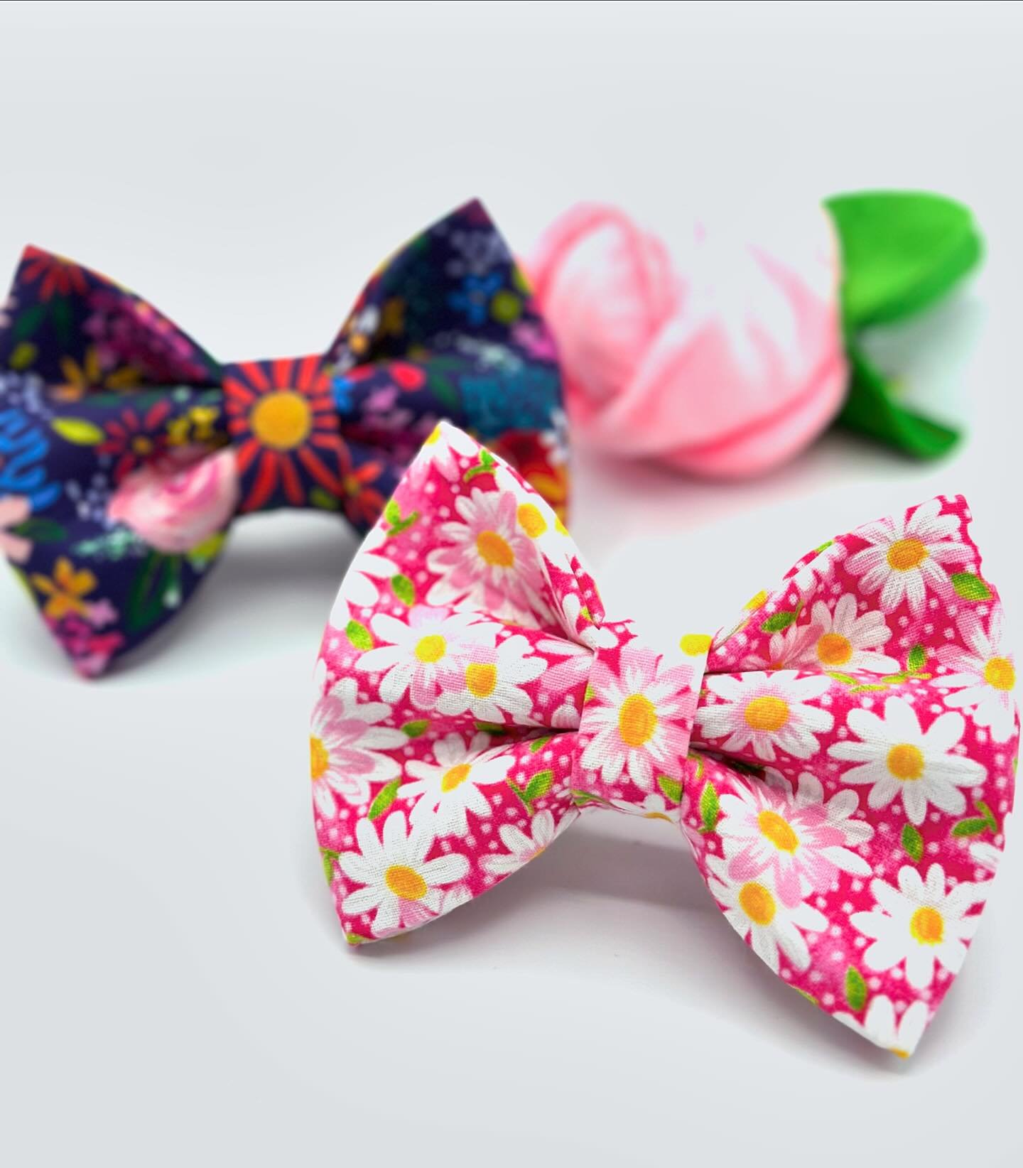 Shopping for a bow for your pet for Mother&rsquo;s Day?
We have you covered! 
Check out our Mother&rsquo;s Day &amp; Floral Collections for all things floral! 🌷💐🌸🩷
@banjos_bows 
banjosbows.com
.
.
.
#banjosbows #banjoapproved #mothersday #florals