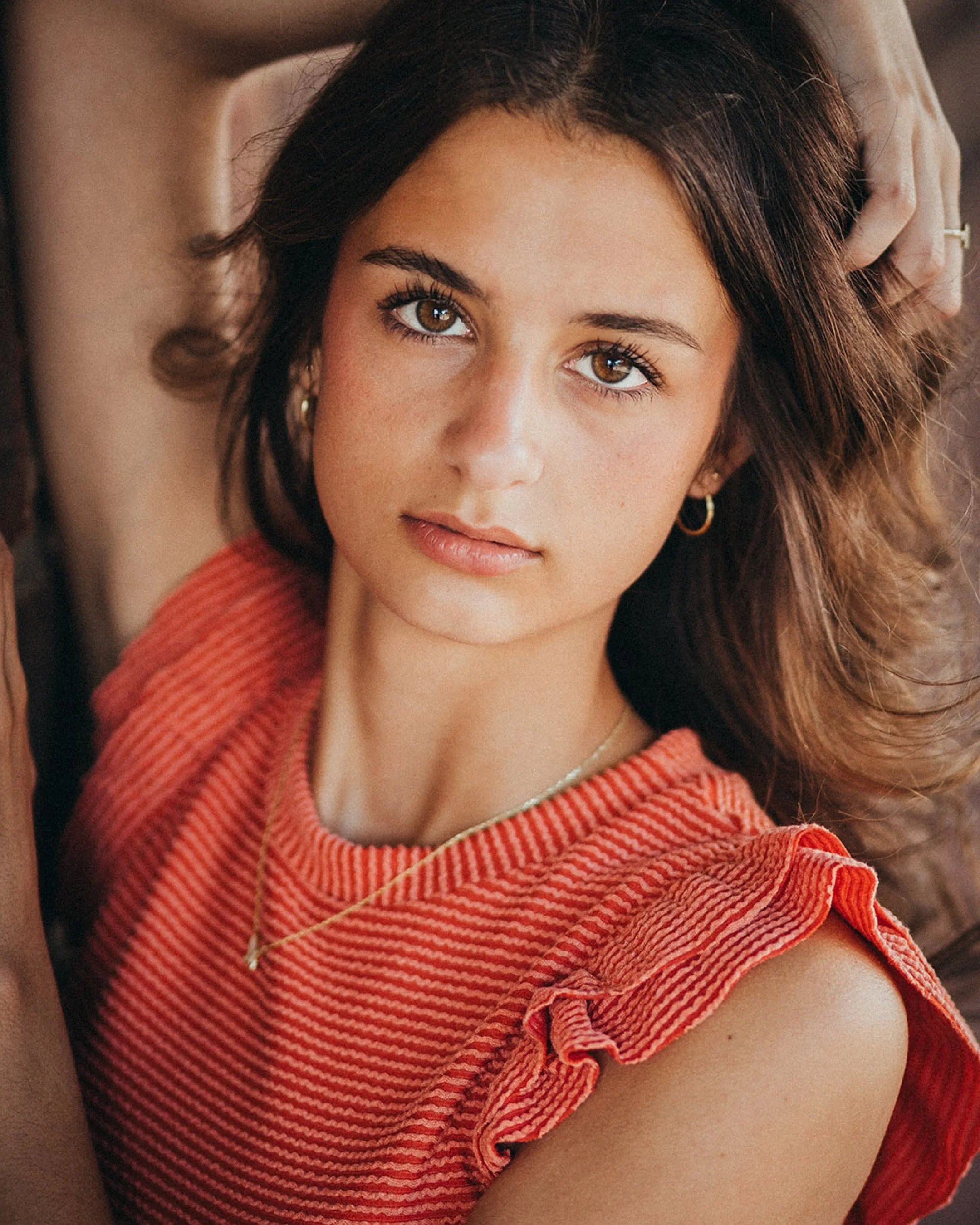 She&rsquo;s got the effortless cool thing down 

Senior sessions are all about capturing who you are right now &mdash; confident, fun, carefree, and a little iconic 😝

Class of 2027 spots are filling fast.
Message me to book your senior session 📸