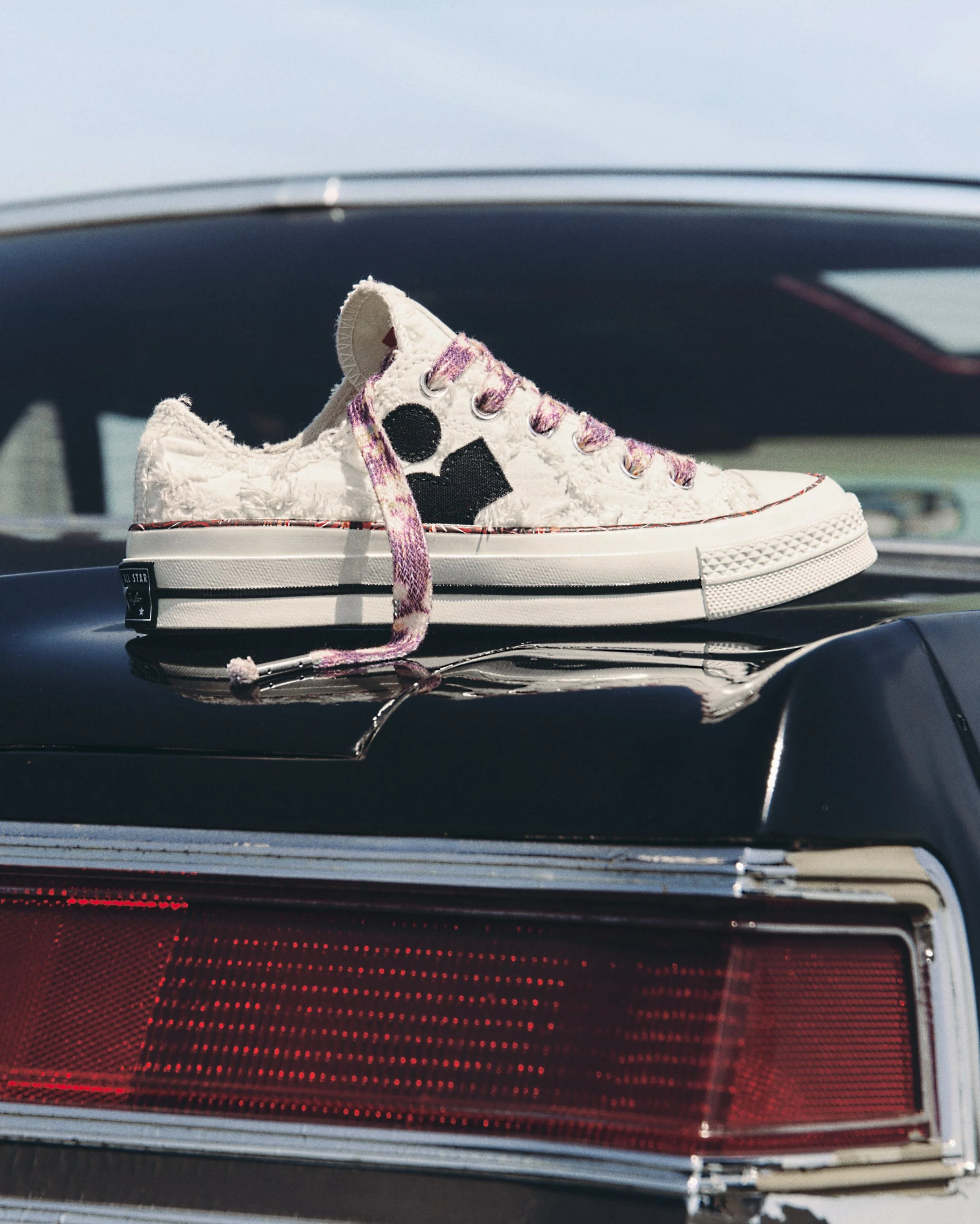 FA24_ISABEL MARANT_A10800C_LIFESTYLE_4x5_2-Web.jpg