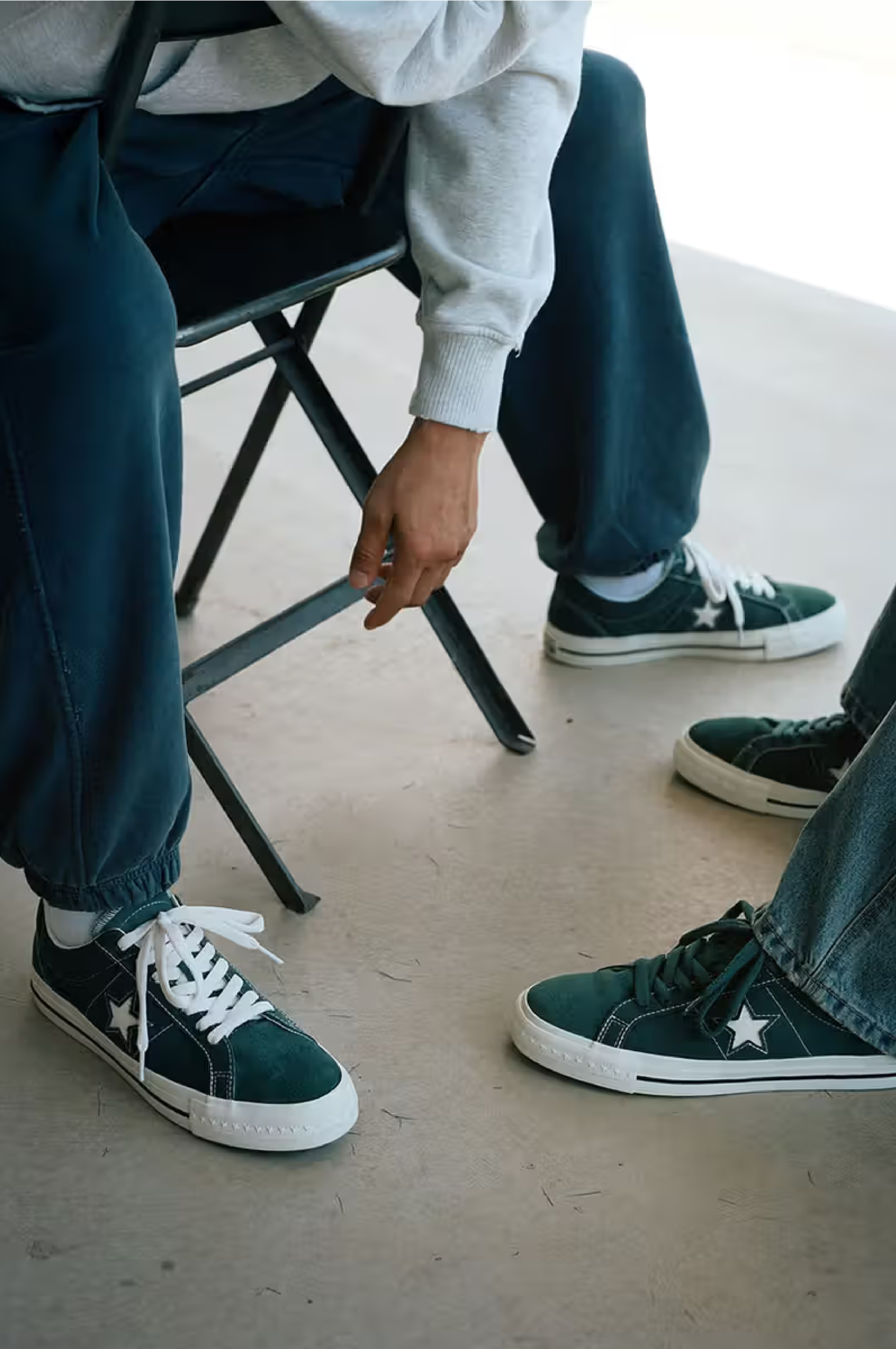 https___hypebeast.com_image_2024_10_25_thisisneverthat-x-converse-fw24-one-star-collab-release-info-7.png