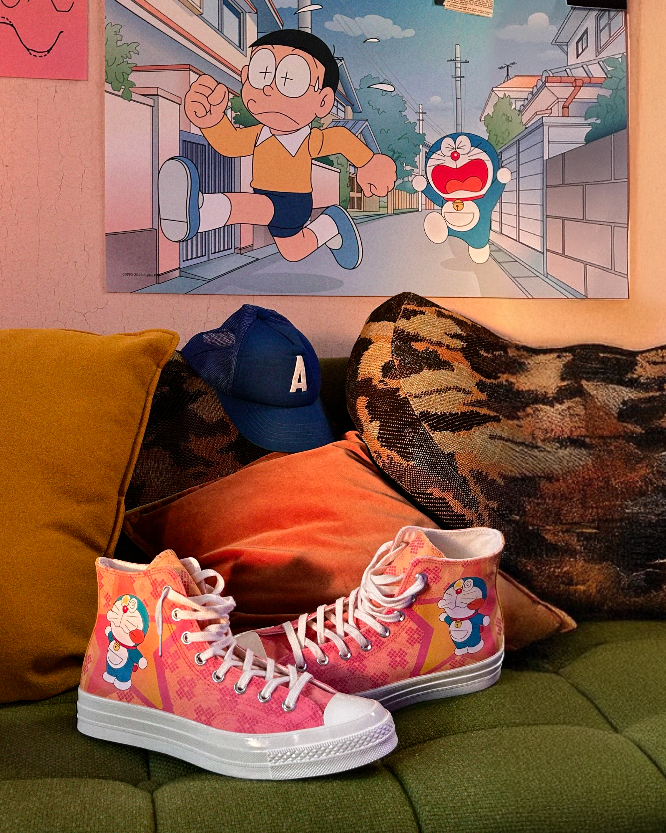 SU25_CONVERSE_DORAEMON_A15790C_4x5.png